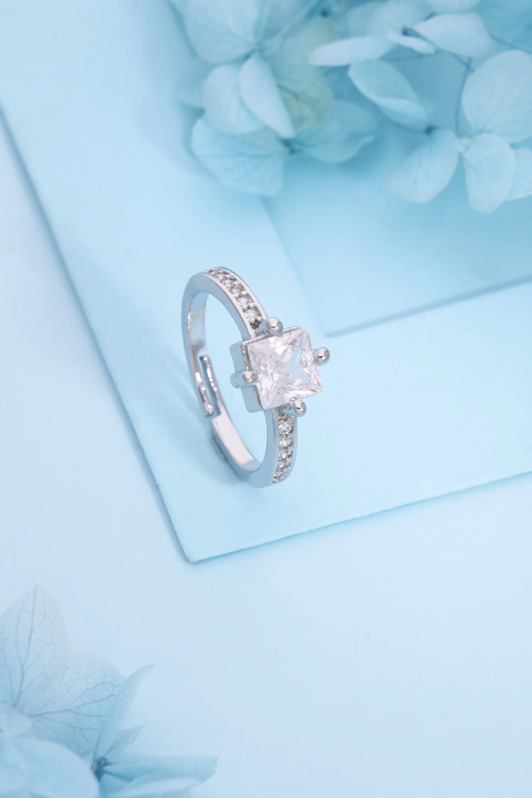 Elegant Silver Ring - Image 2