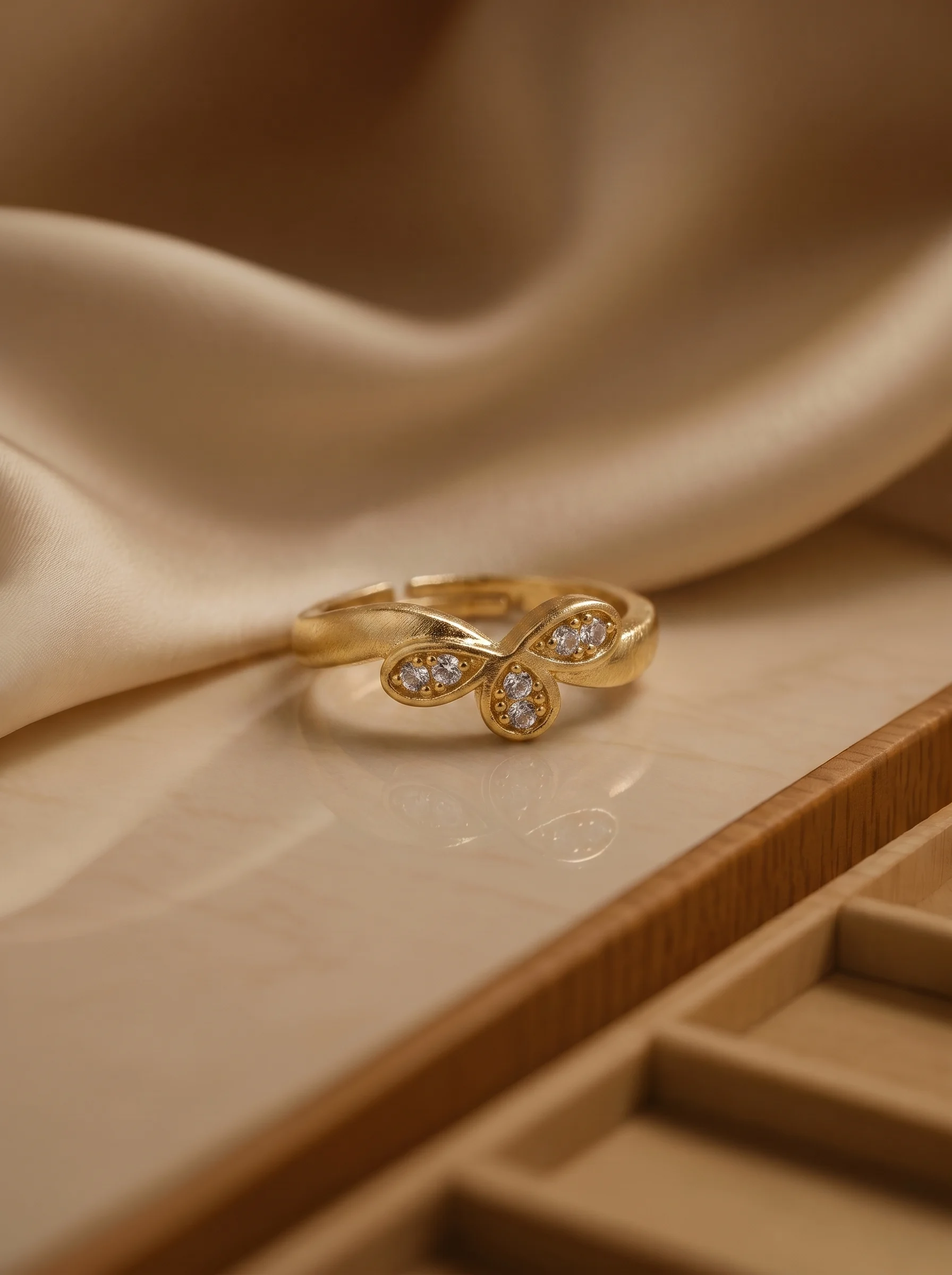 Stylish Gold Ring - Image 2