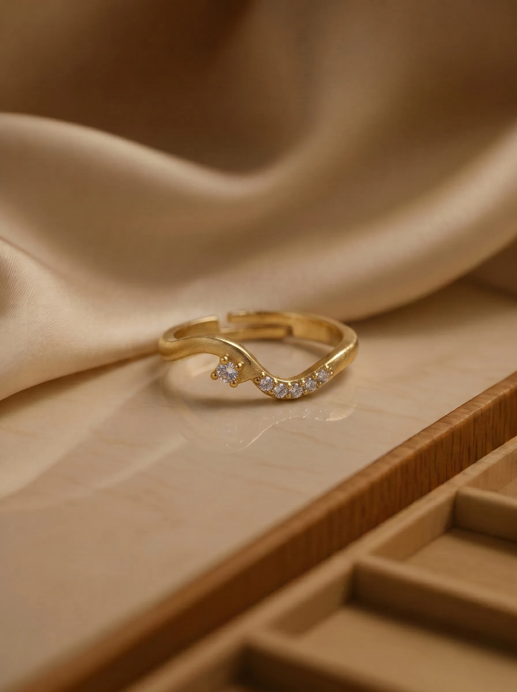 Gold Band Ring - Image 3