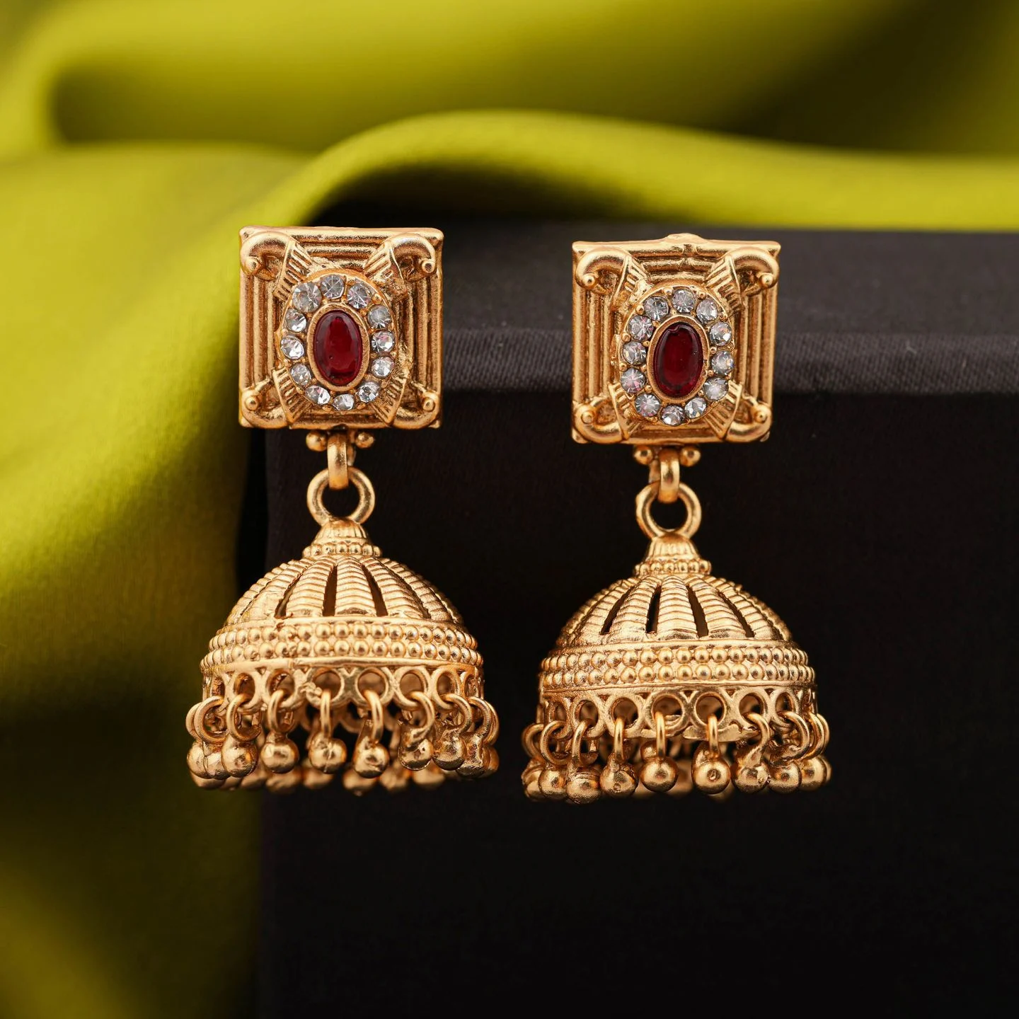 Exquisite Gold Jhumka - Image 3
