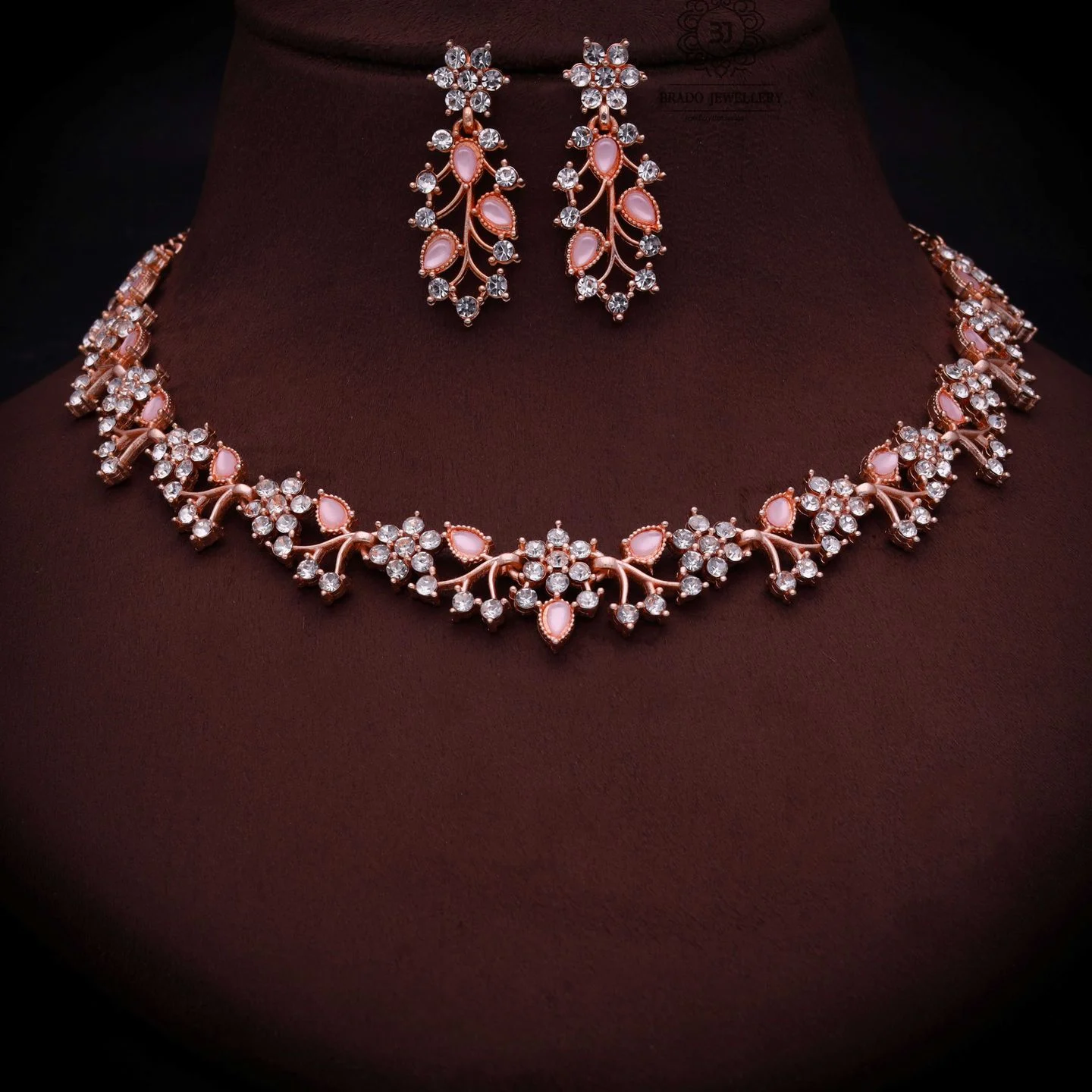 Elegant Gold Jewellery Set