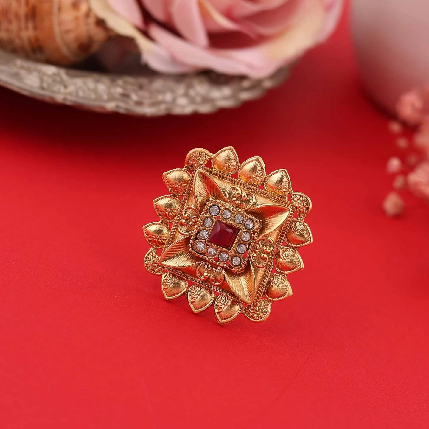 Elegant Gold Fashion Ring - Image 3