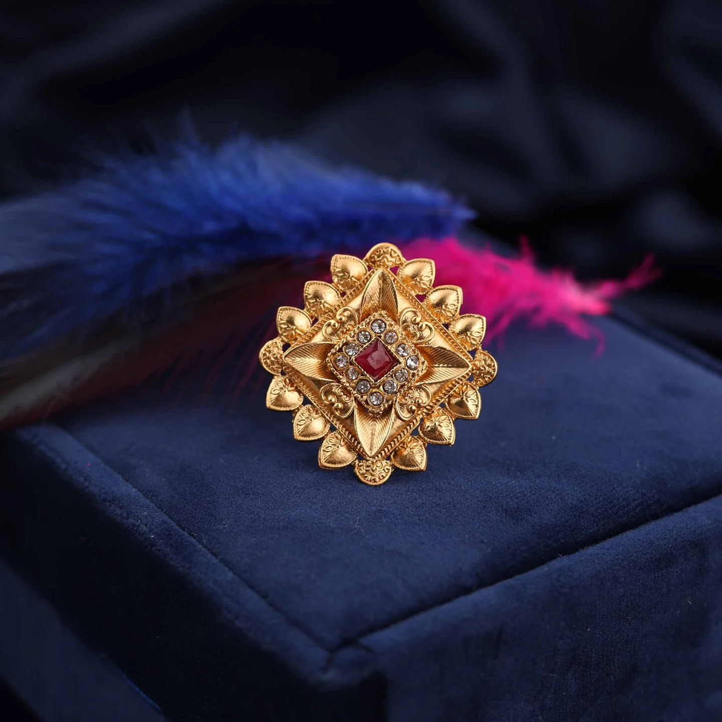 Elegant Gold Fashion Ring - Image 2