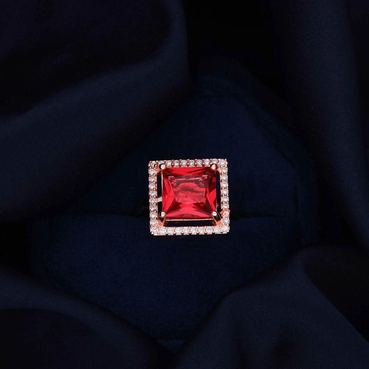 Luxury Rose Gold Ring - Image 3