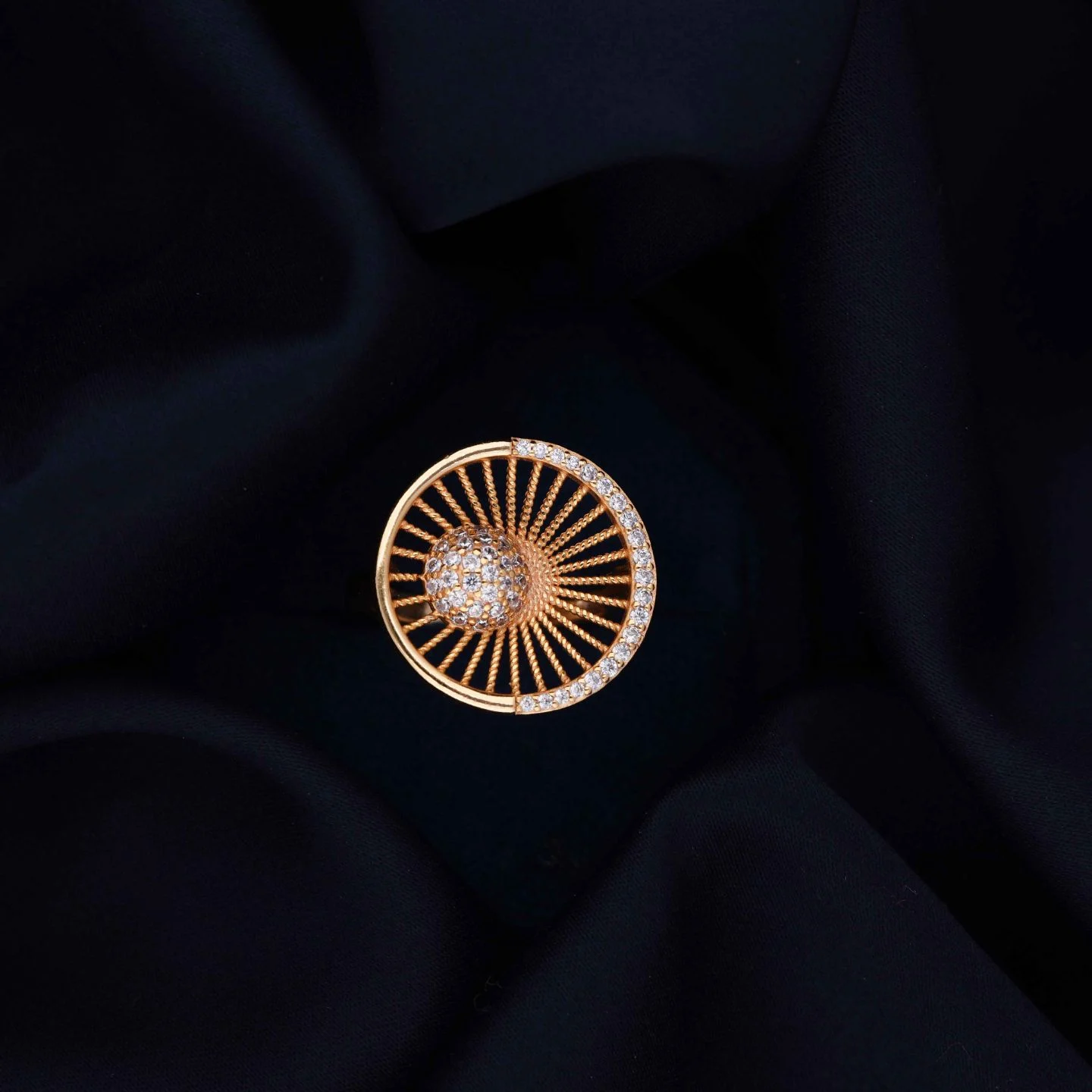 Elegant Gold Fashion Ring - Image 3