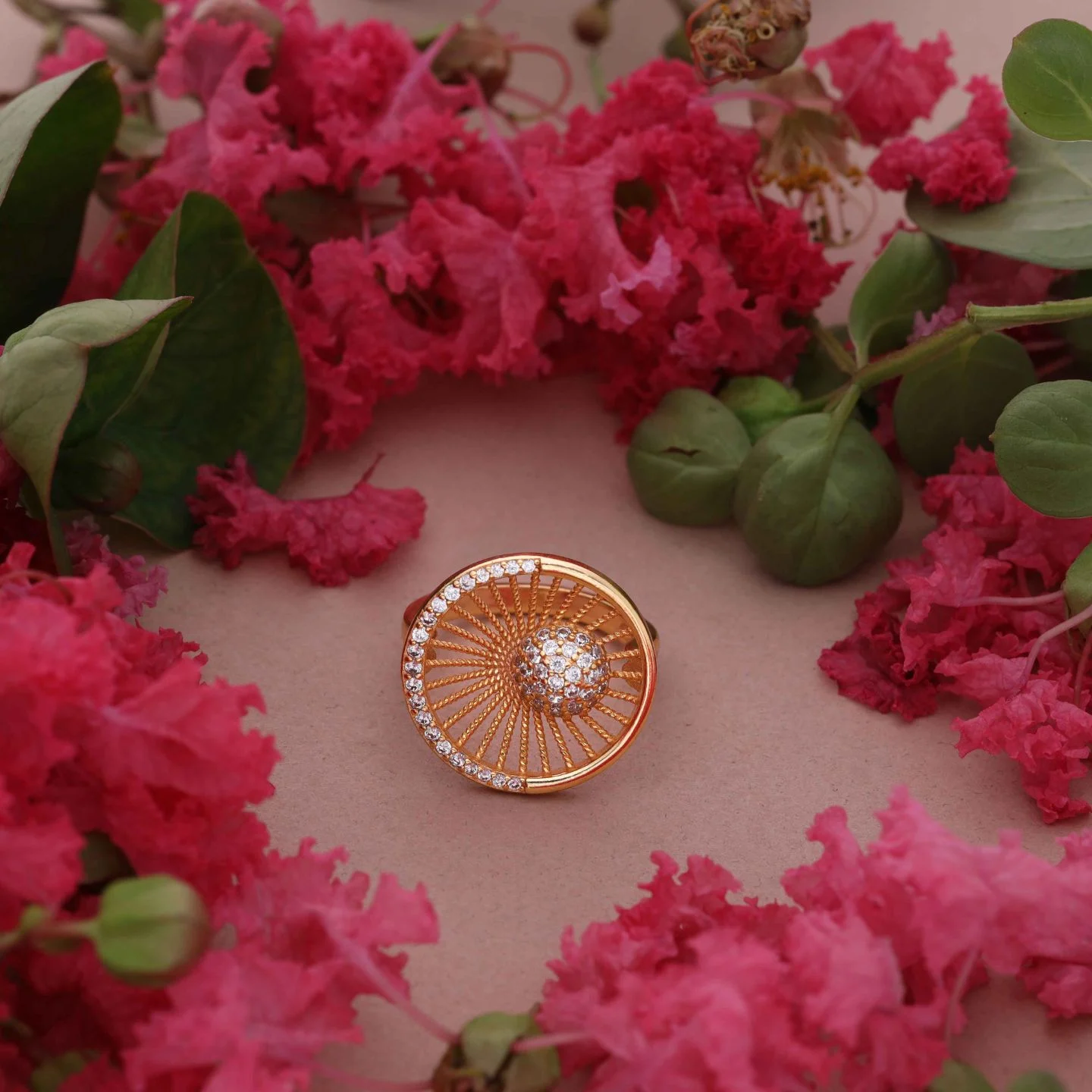 Elegant Gold Fashion Ring - Image 2