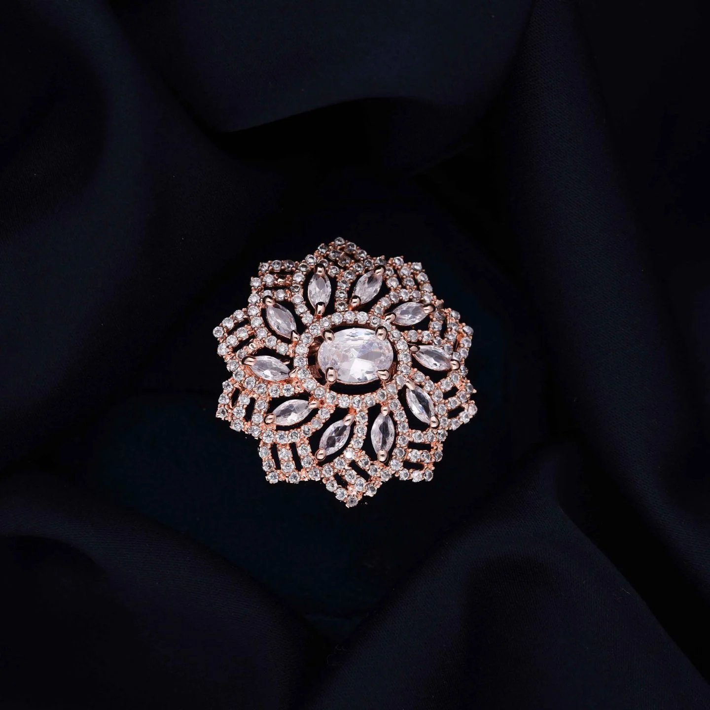 Elegant Rose Gold Statement Ring - Image 3