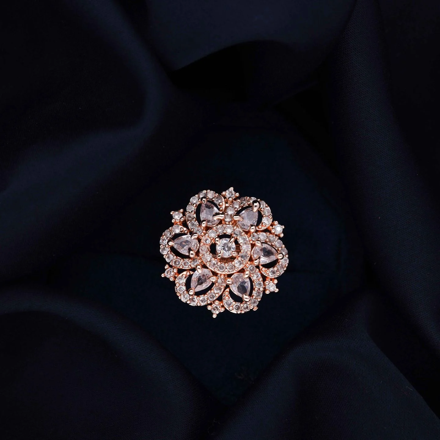 Elegant Rose Gold Statement Ring - Image 2