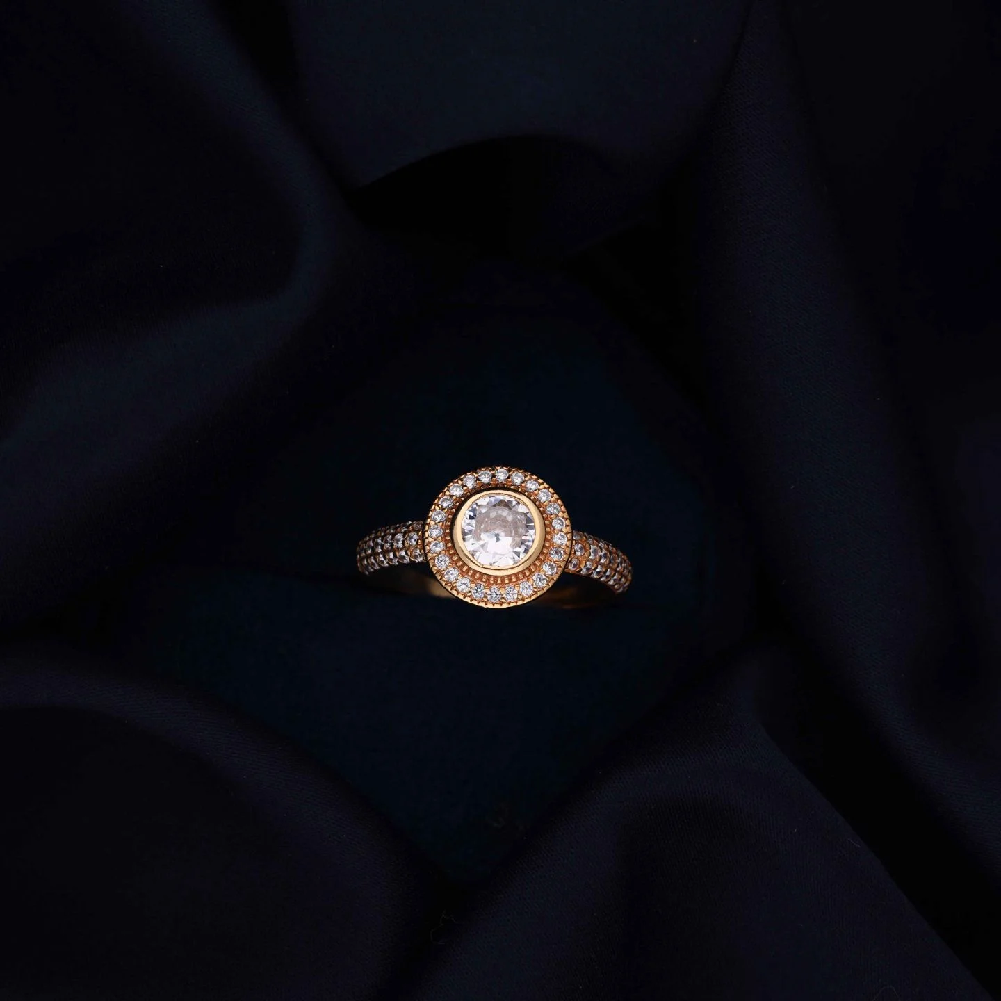 Luxury Golden Ring - Image 3
