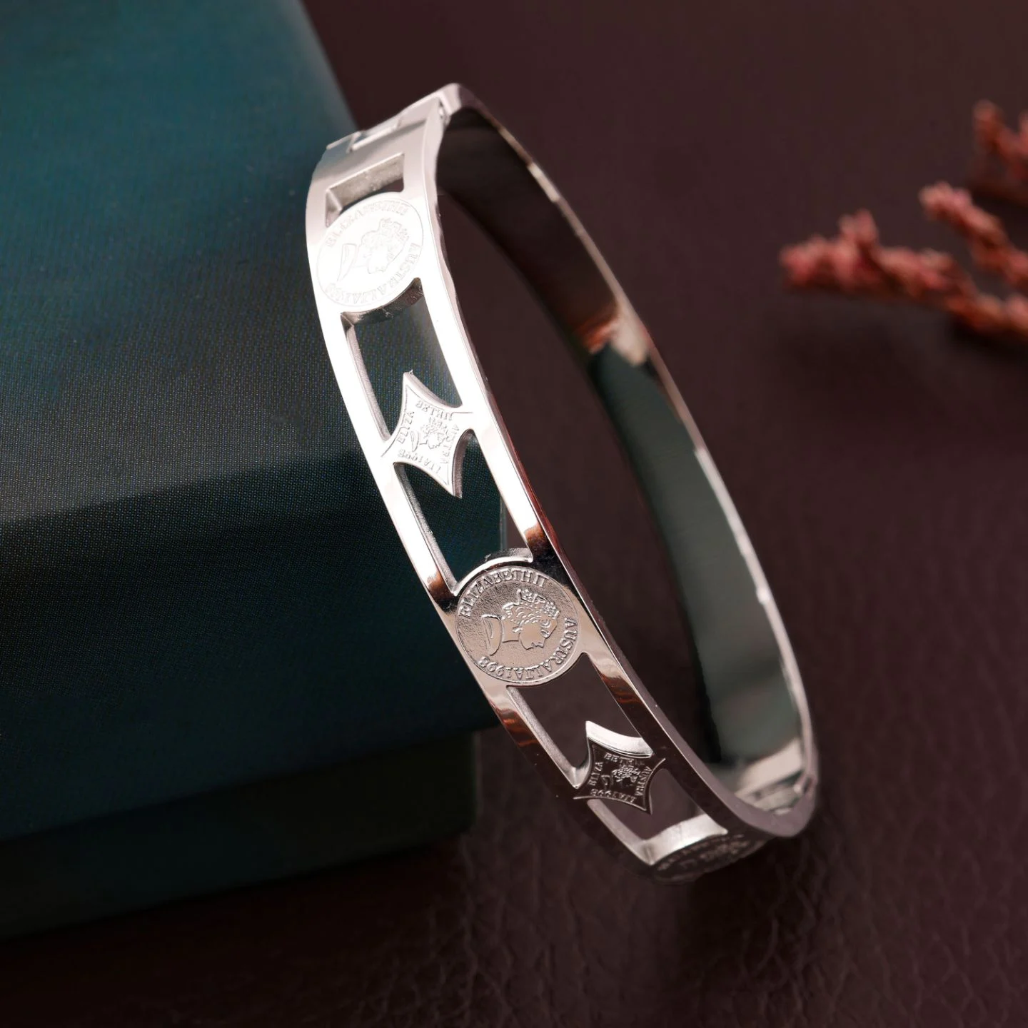 Luxury Elegance Bracelet - Image 4