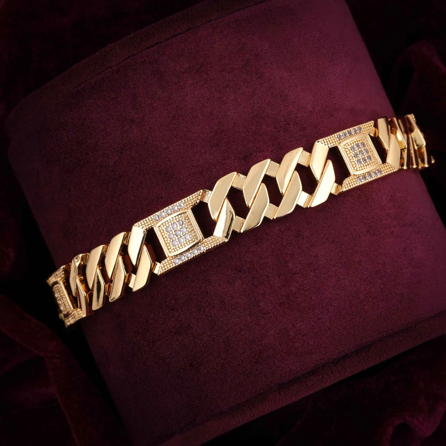 Luxury Crystal Gold Bracelet - Image 3