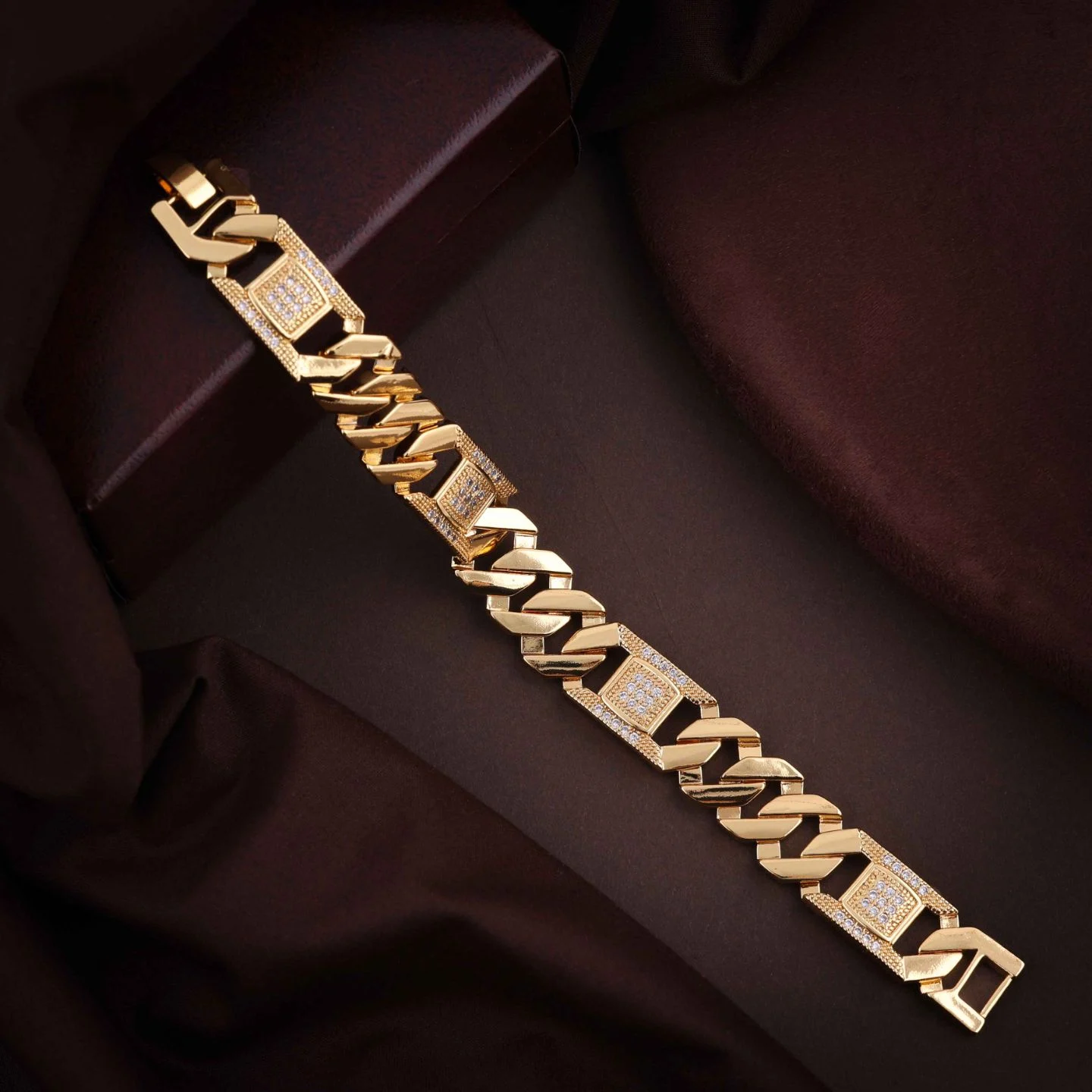 Luxury Crystal Gold Bracelet - Image 2