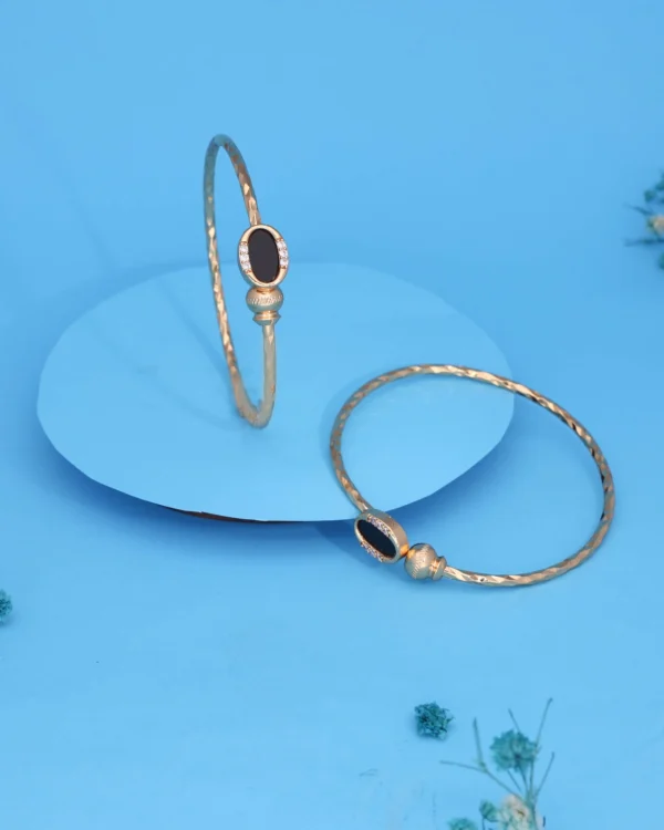 Deluxe Gold Oval Bracelet