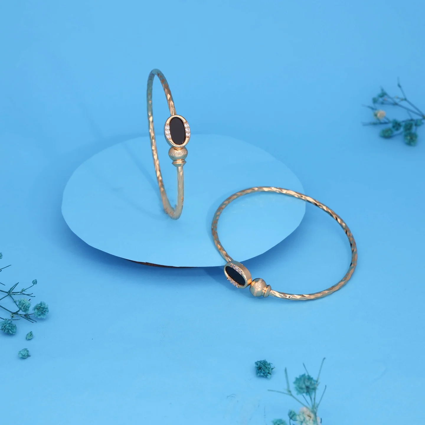 Deluxe Gold Oval Bracelet