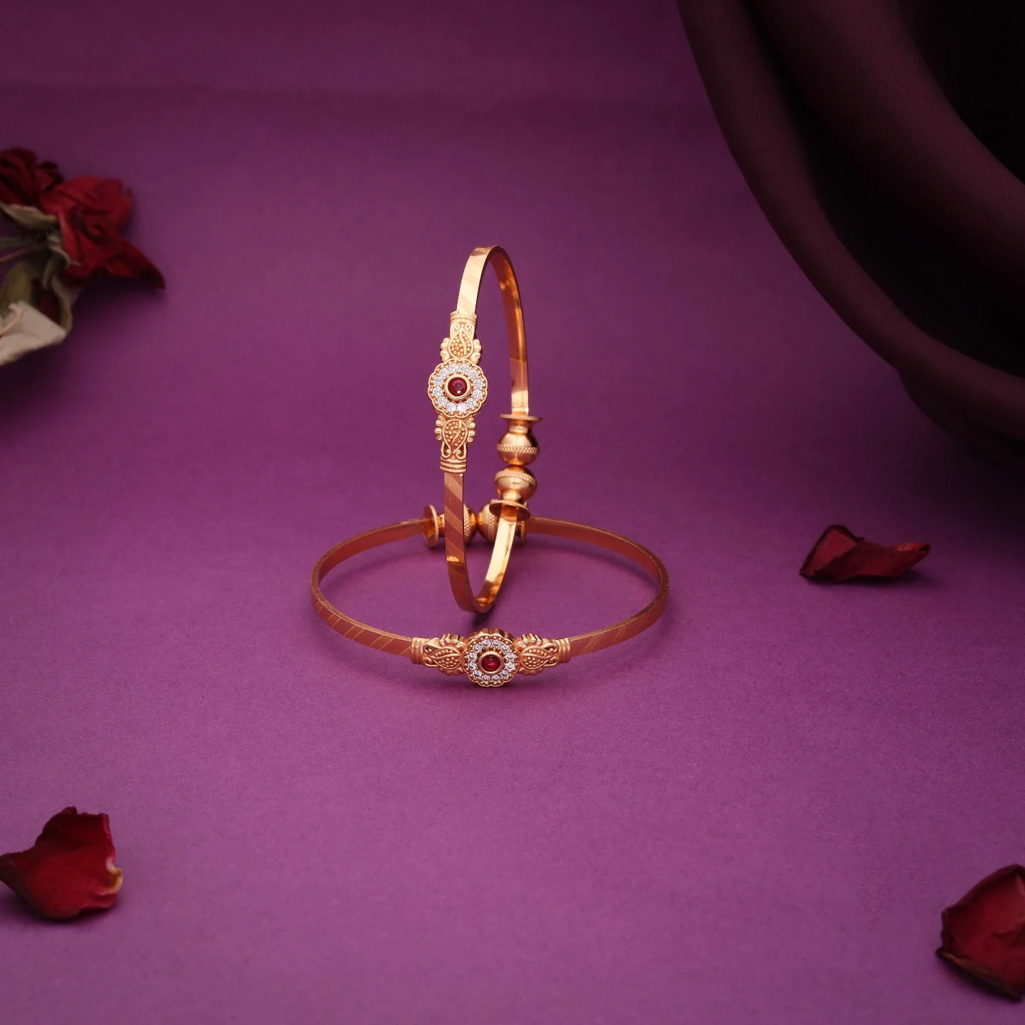 Luxury Oval Gold Bangle - Image 3
