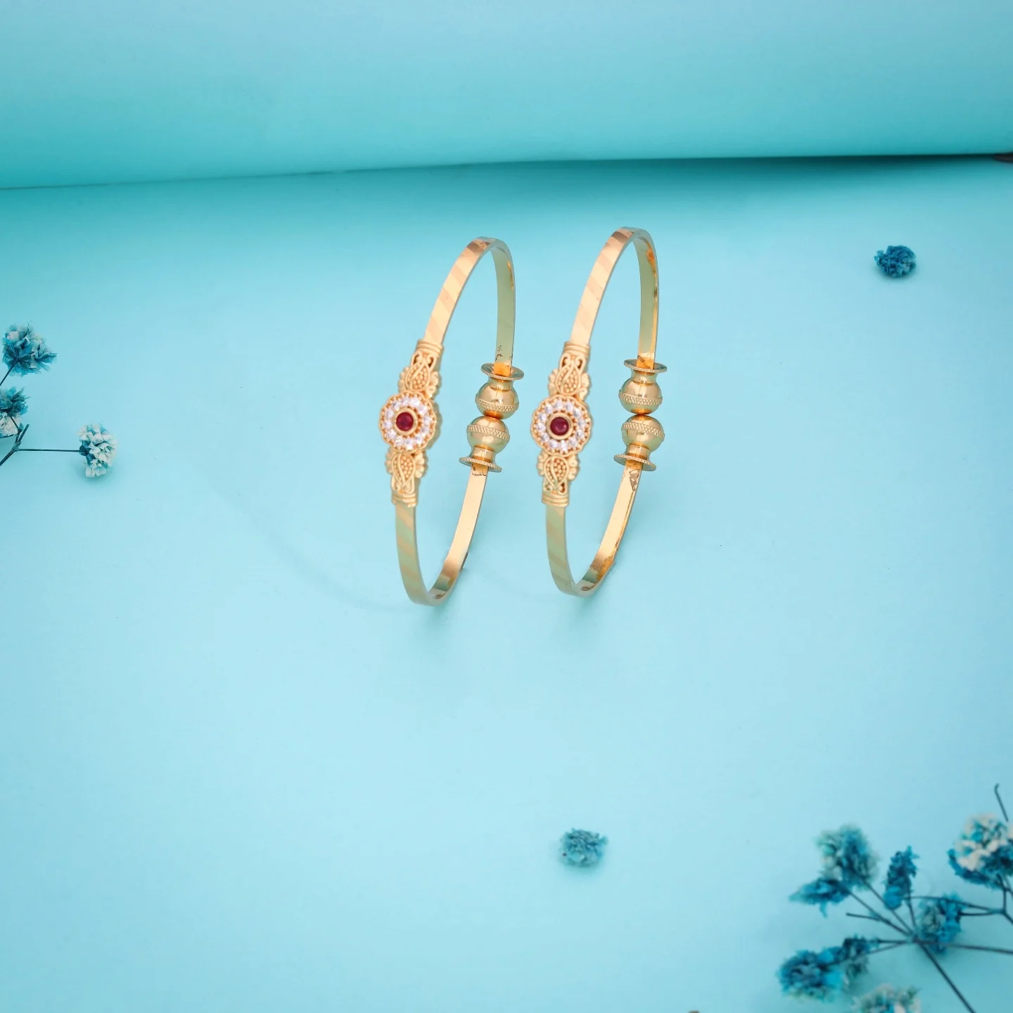 Luxury Oval Gold Bangle - Image 4