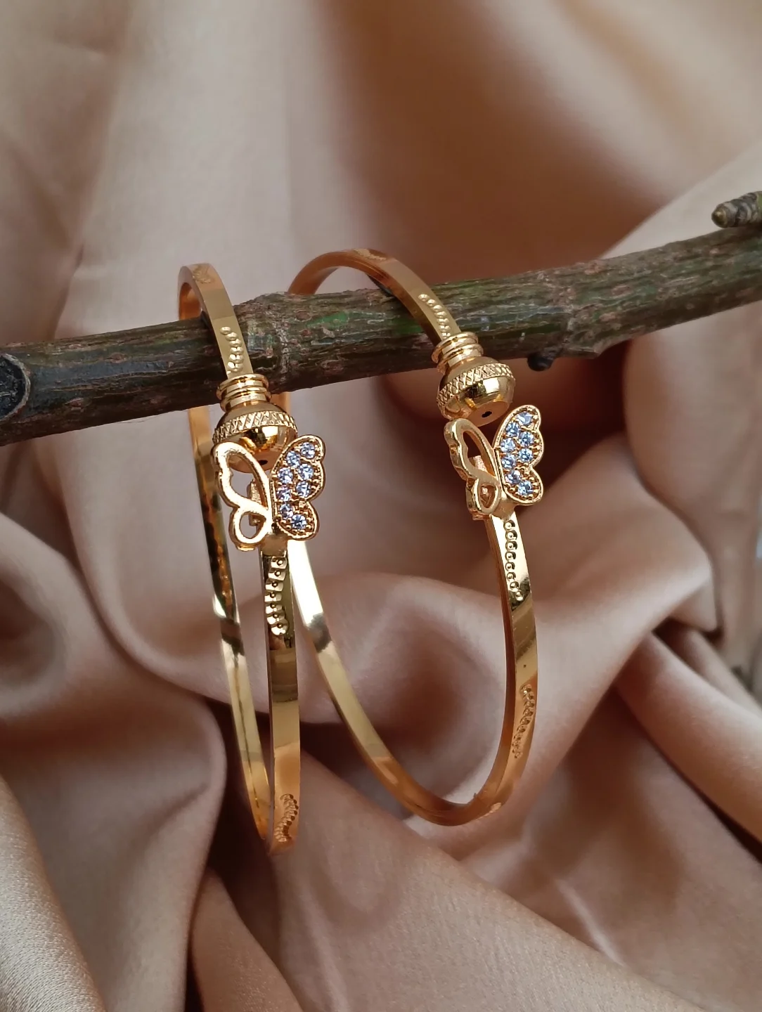 Royal Gold Fashion Bangle - Image 3