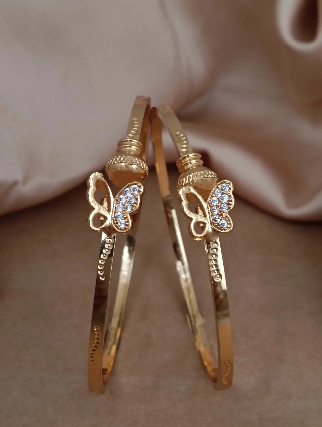 Royal Gold Fashion Bangle - Image 2