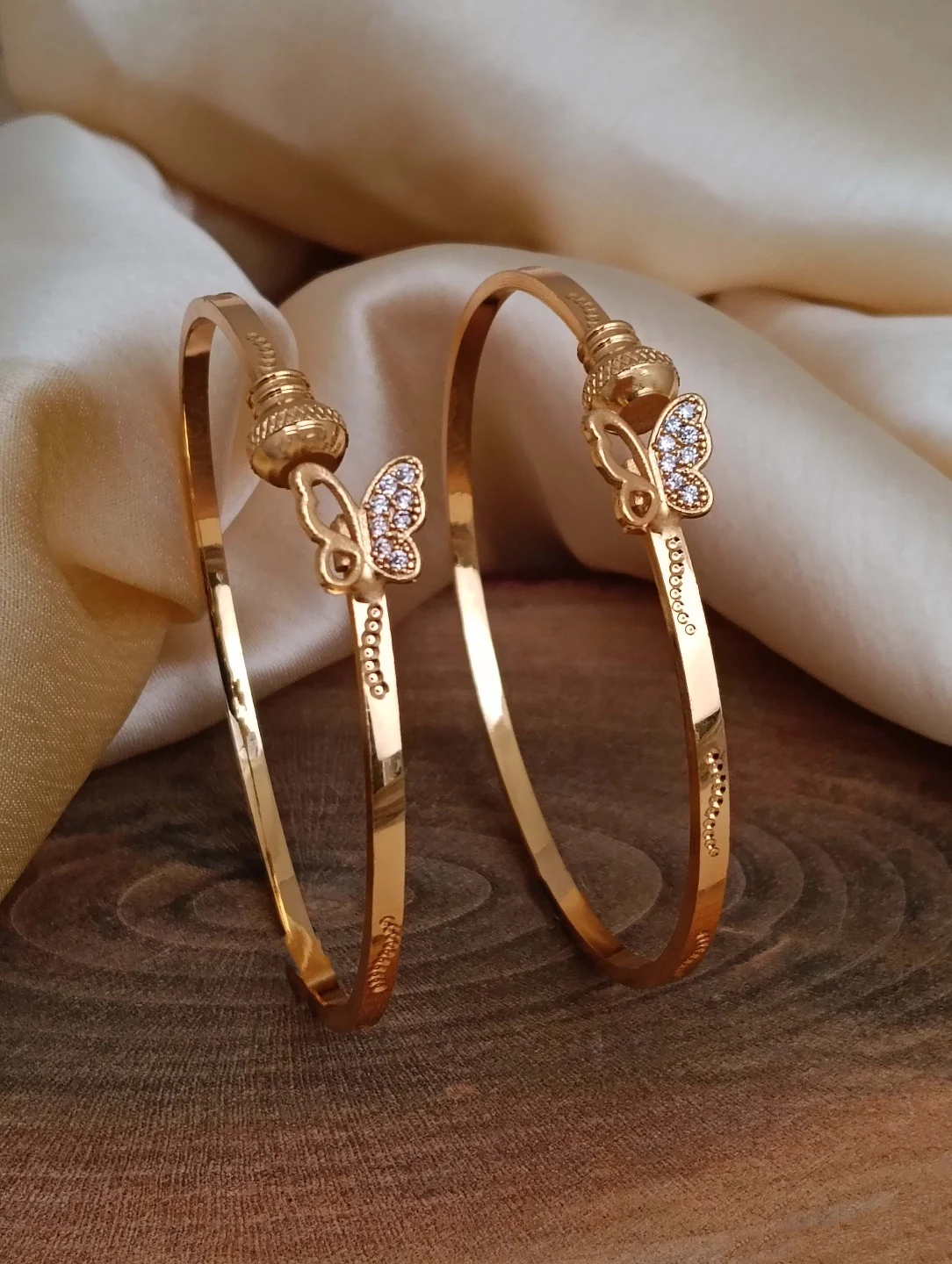 Royal Gold Fashion Bangle