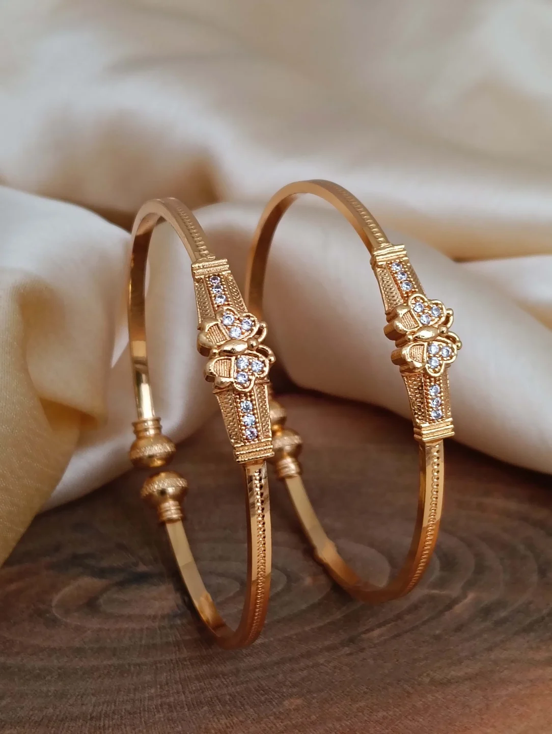 Modern Crystal Gold Bangle