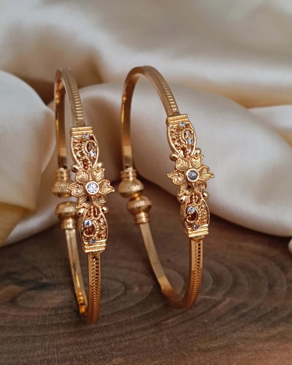 Classic Gold Flower Bangle