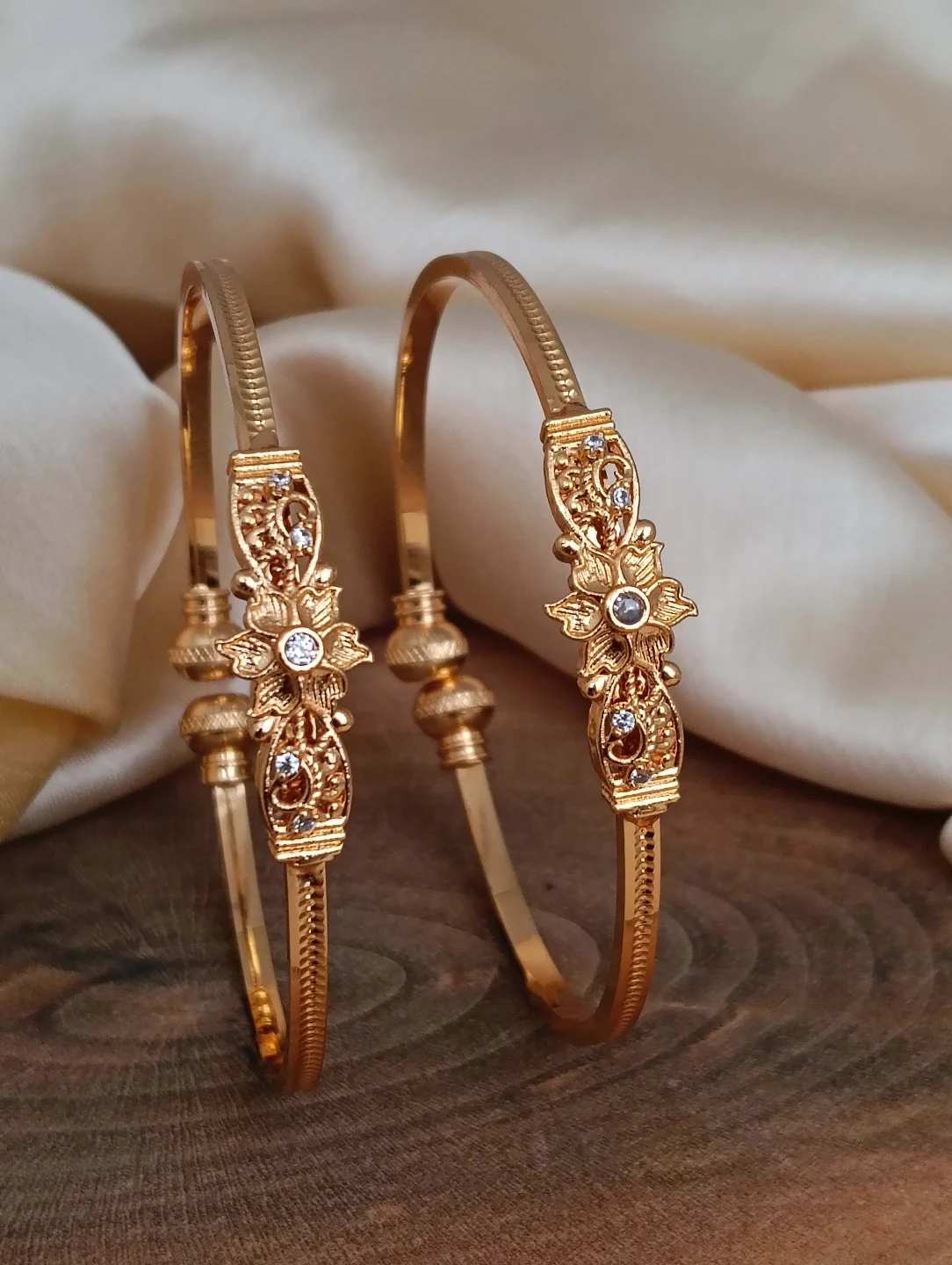 Classic Gold Flower Bangle