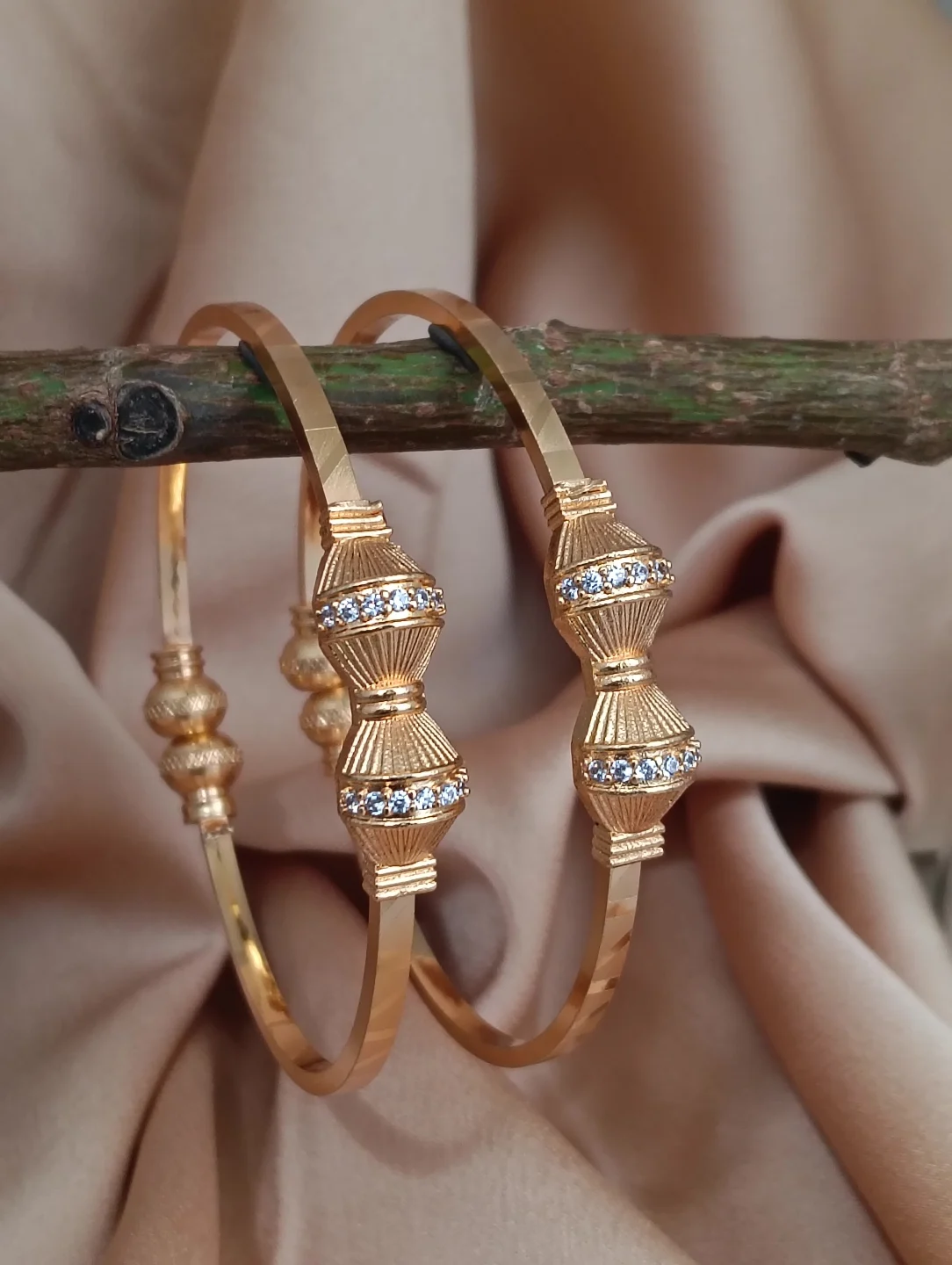 Luxe Bloom Gold Bracelet - Image 2