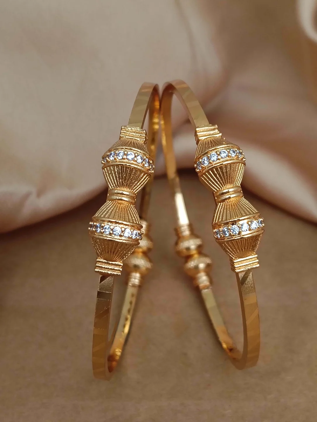 Luxe Bloom Gold Bracelet - Image 3
