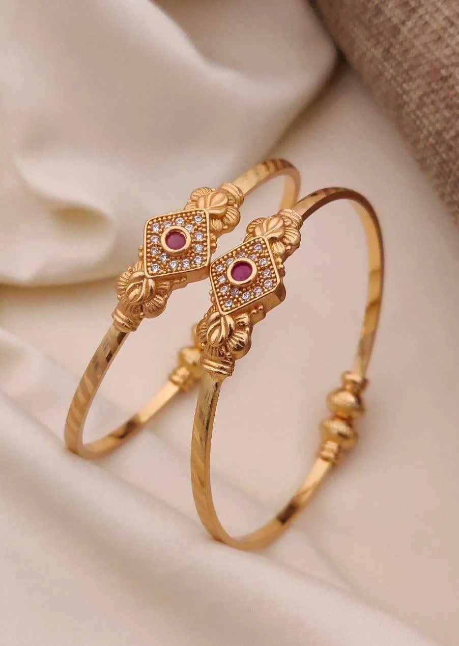 Sparkling Floral Gold Bracelet - Image 2
