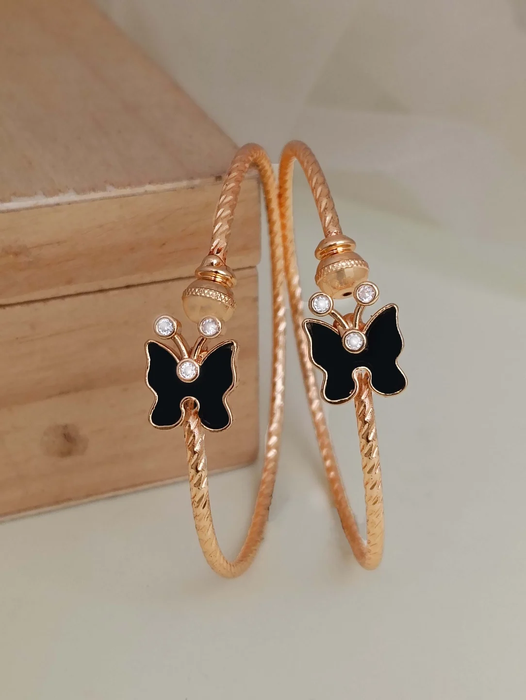 Women's Luxury Bloom Bracelet - Image 3