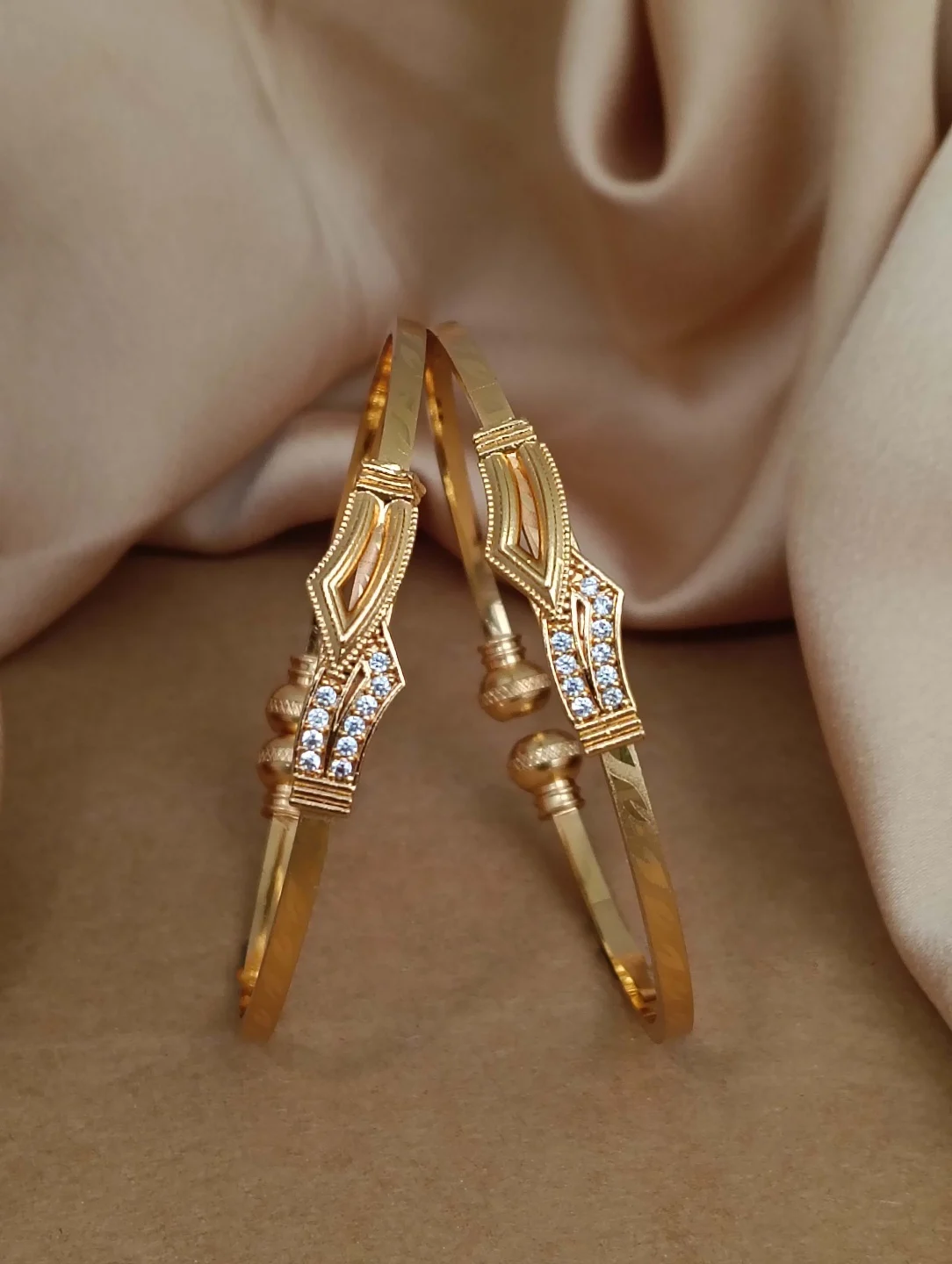Heritage Crystal Bangle - Image 2
