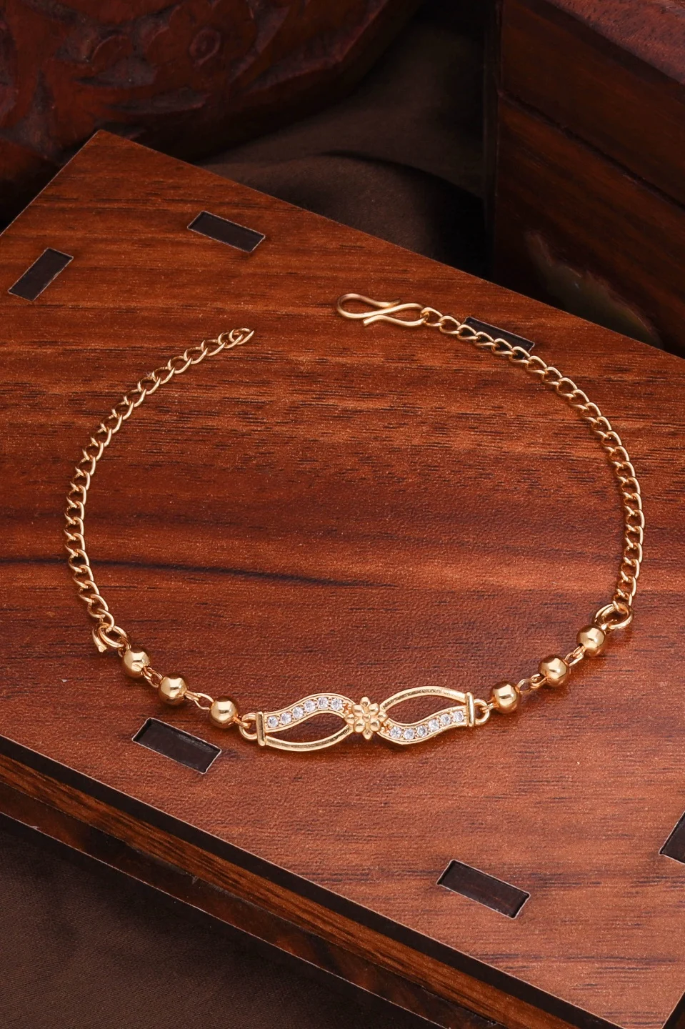Stylish Rose Gold Chain Bracelet - Image 2