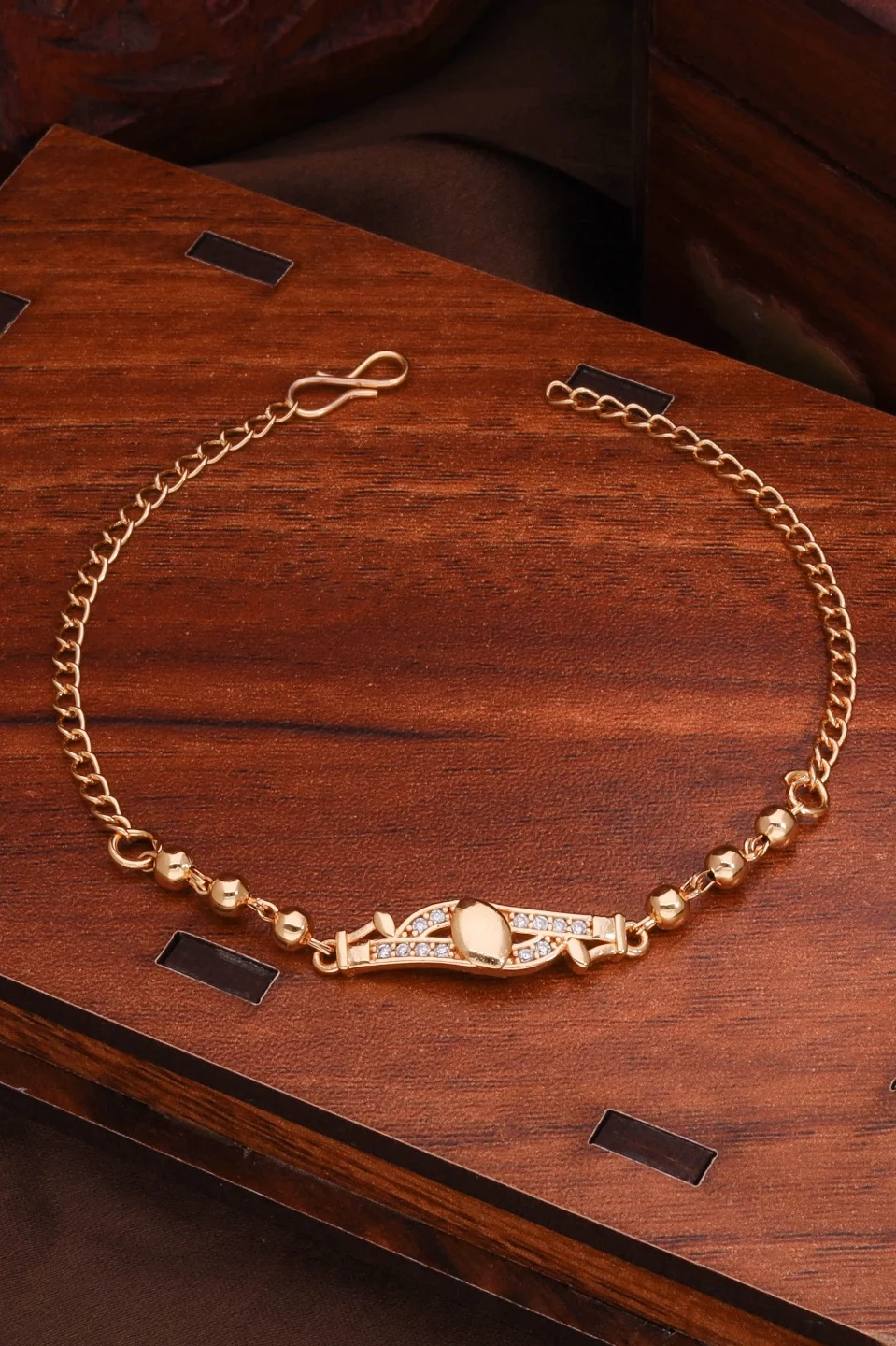 Stylish Rose Gold Chain Bracelet - Image 2