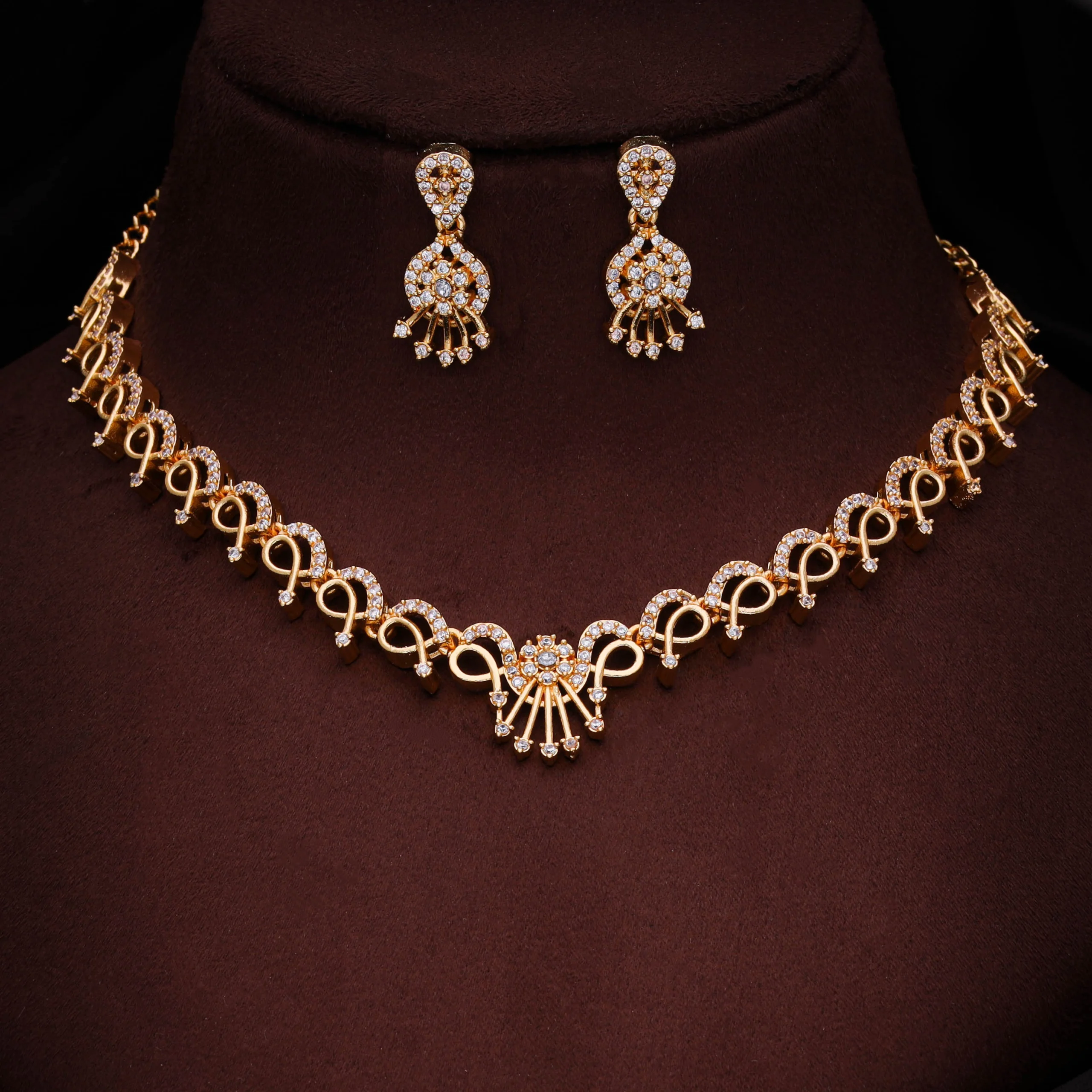 Classic Gold Necklace Set - Image 3