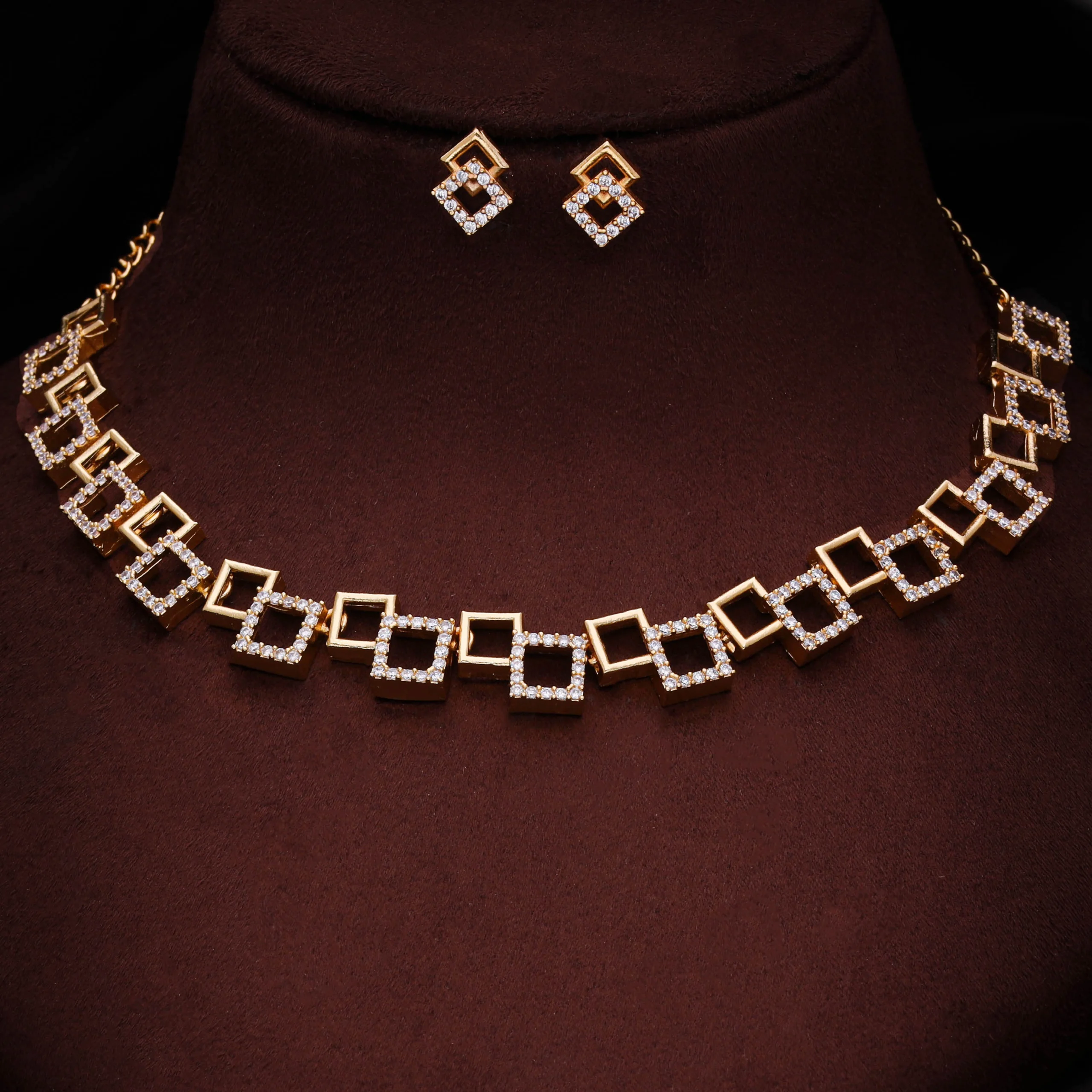 Timeless Gold Necklace Set - Image 3