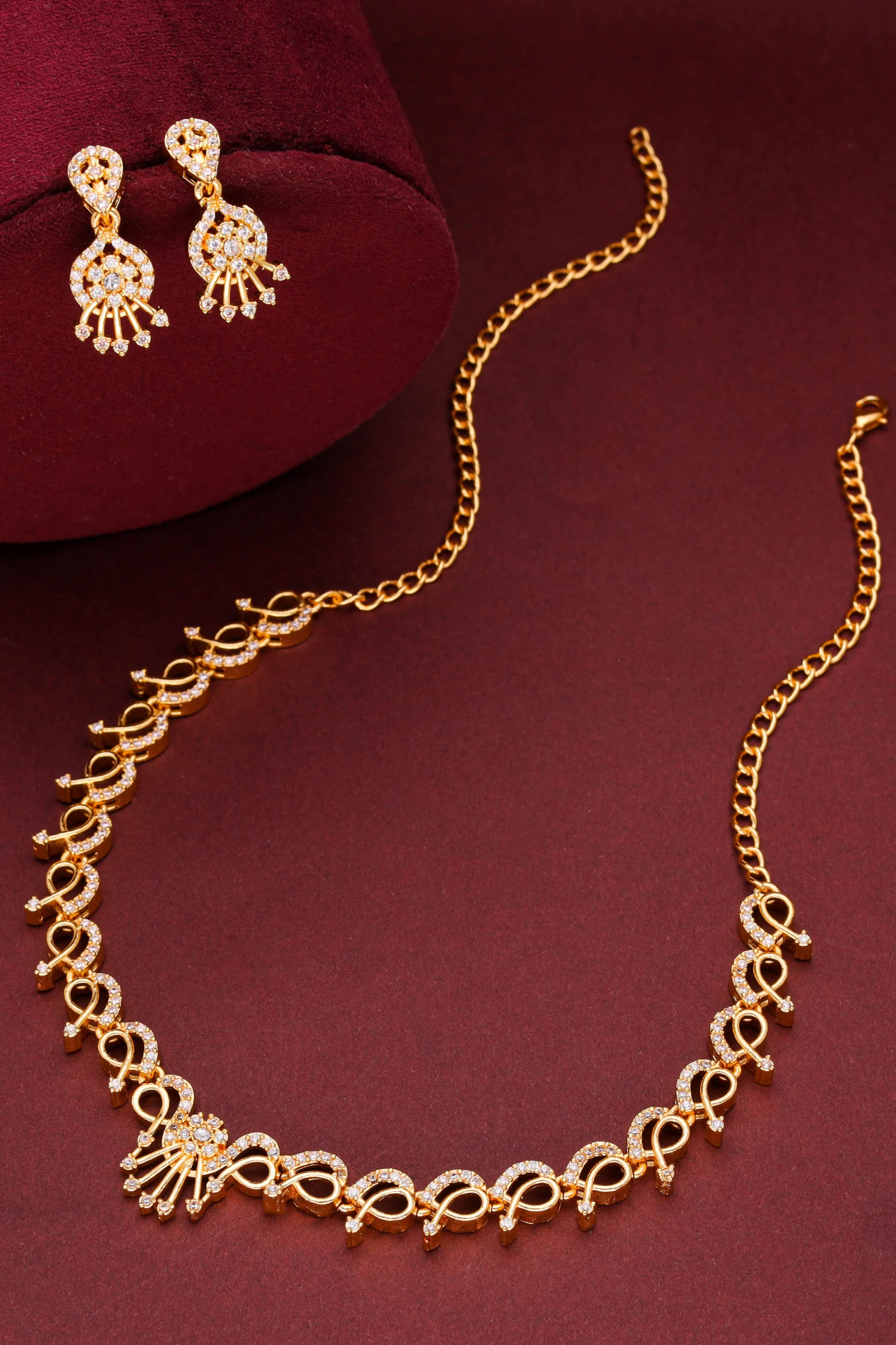Classic Gold Necklace Set - Image 4