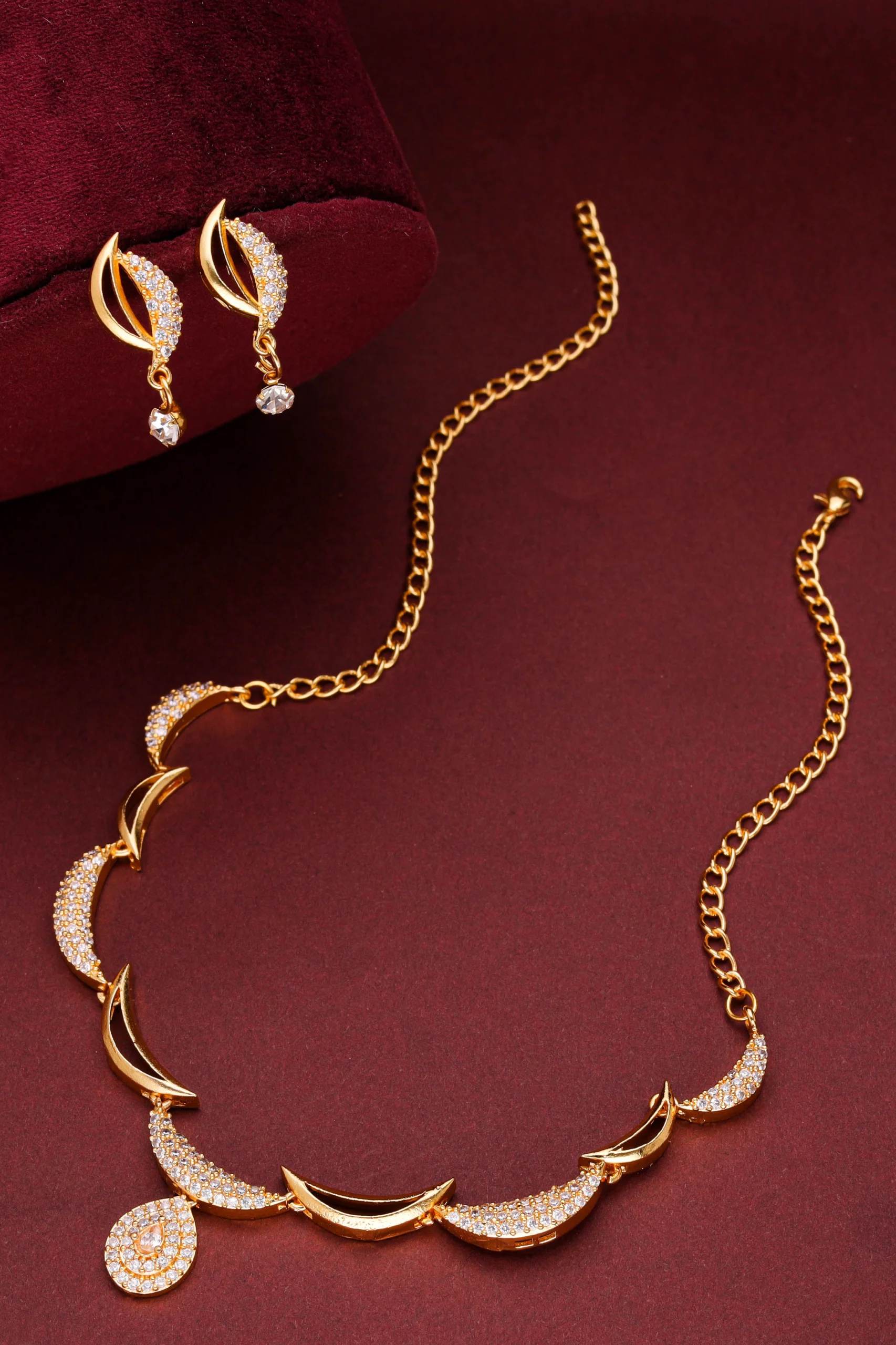 Modern Gold Necklace Set - Image 5