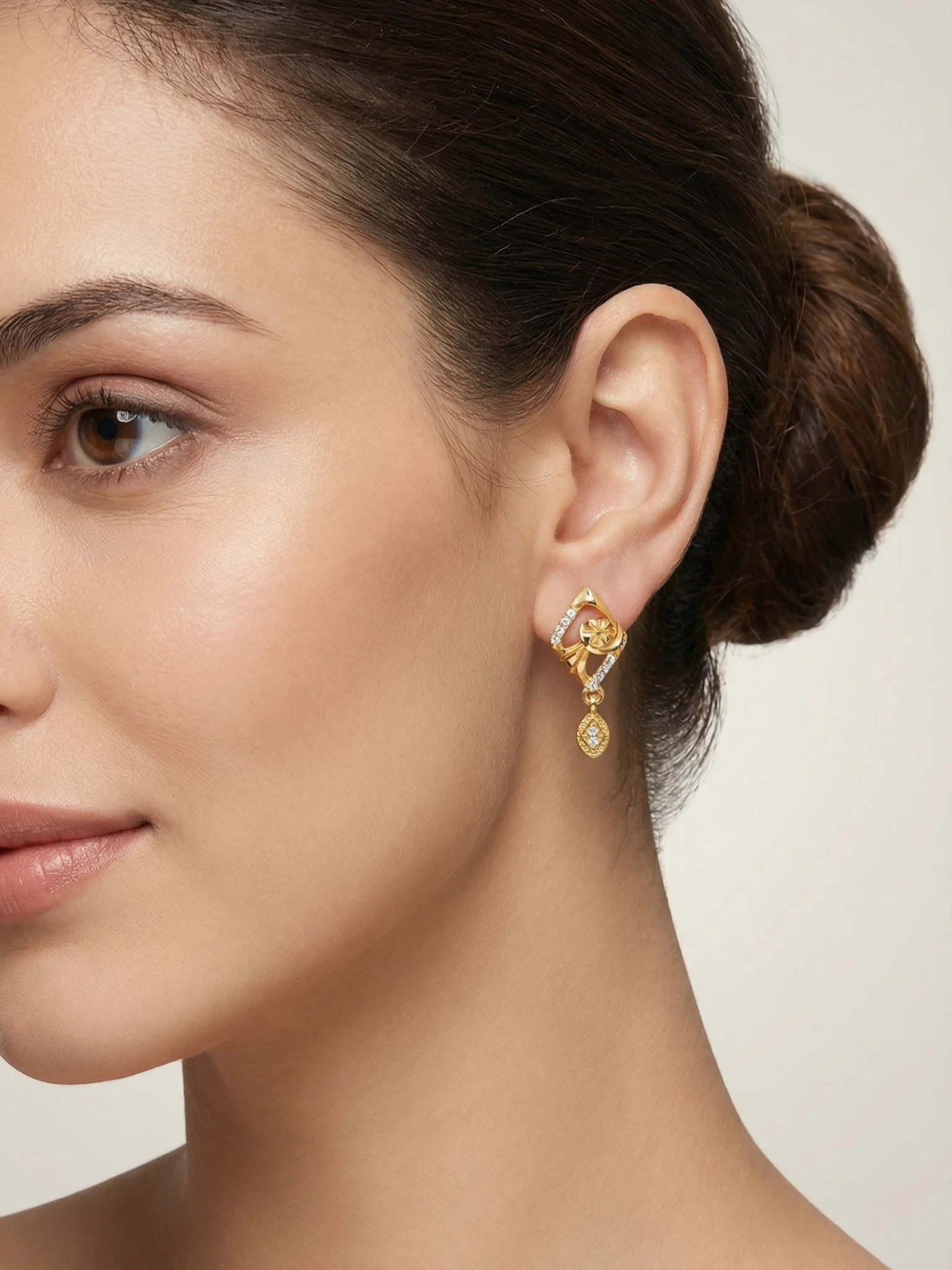 Sparkling Gold Earrings - Image 4