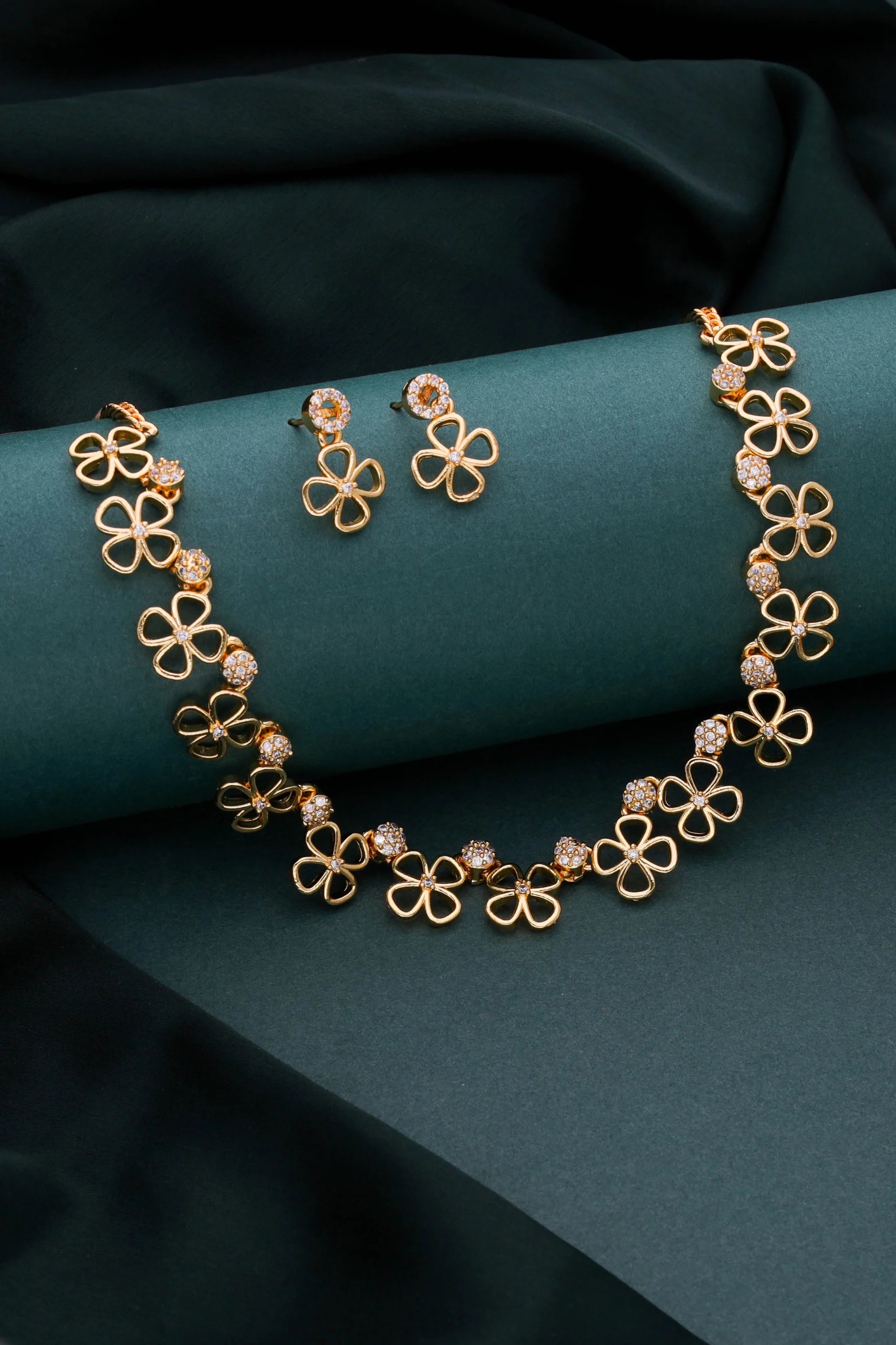 Traditional Gold Necklace Set - Image 4
