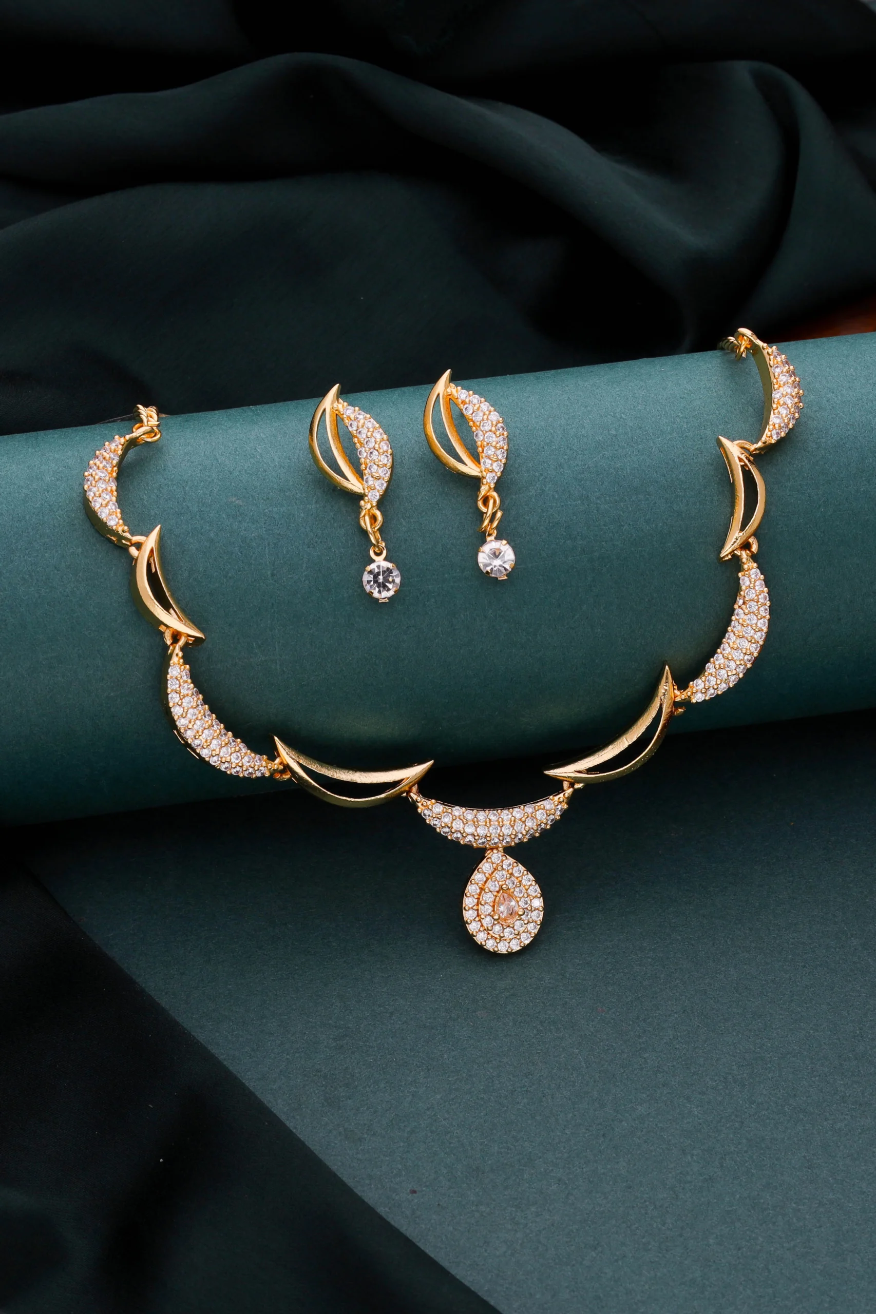 Modern Gold Necklace Set