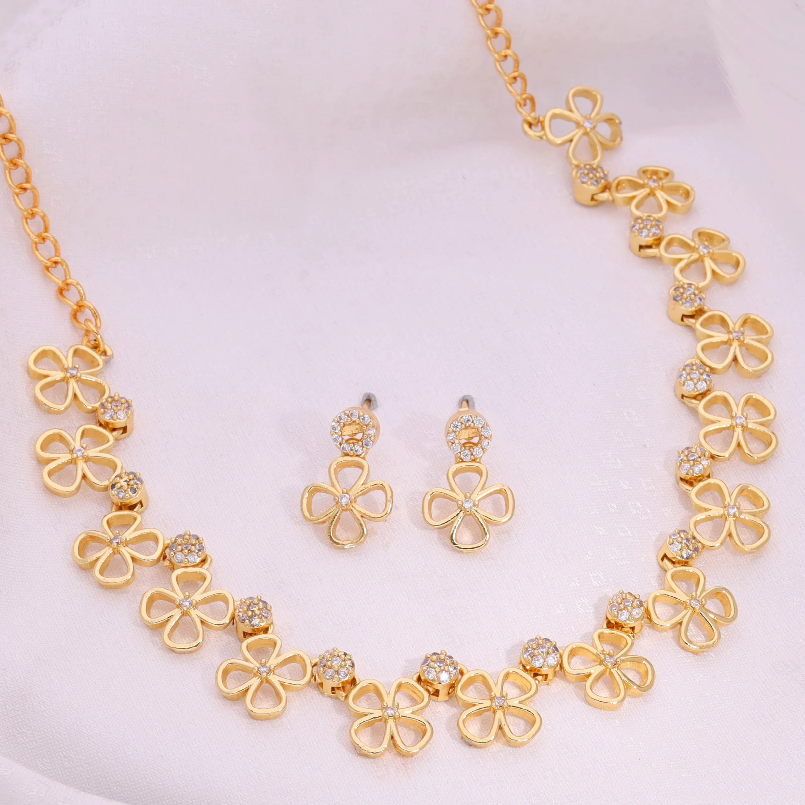 Traditional Gold Necklace Set - Image 5