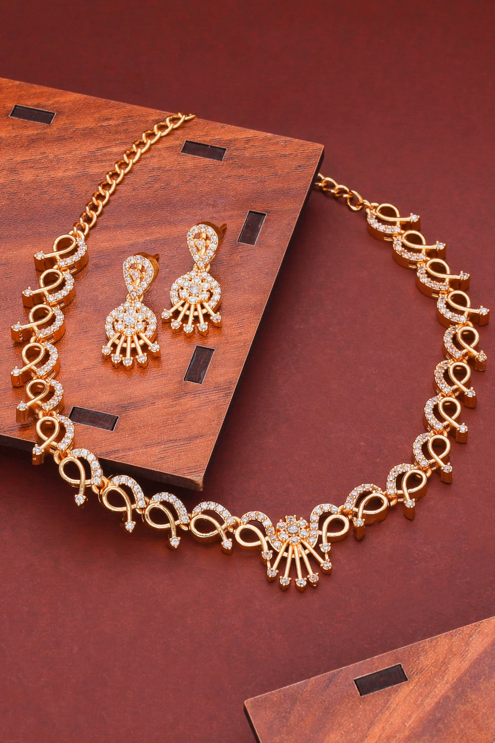Classic Gold Necklace Set - Image 5