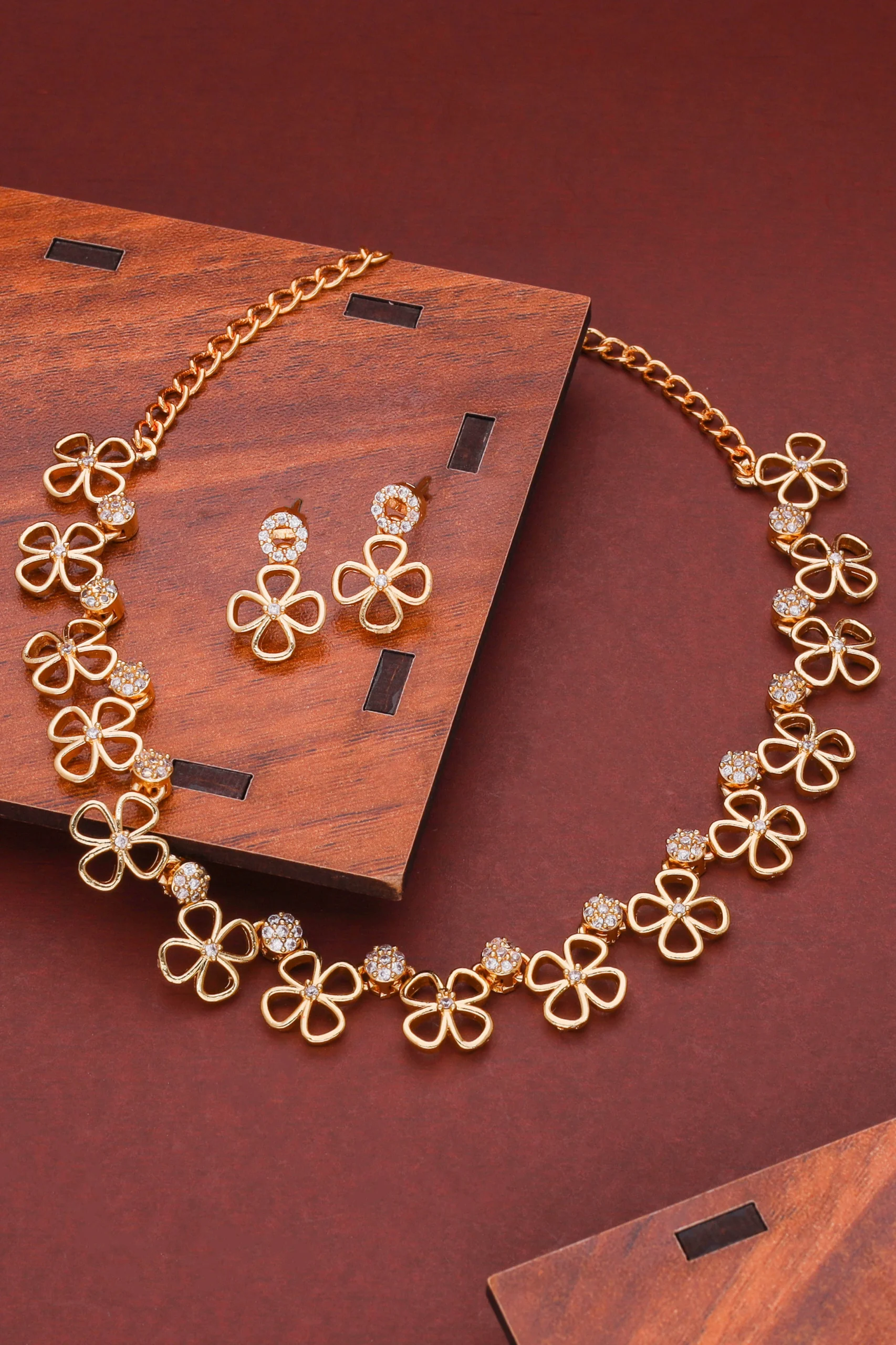 Traditional Gold Necklace Set - Image 6