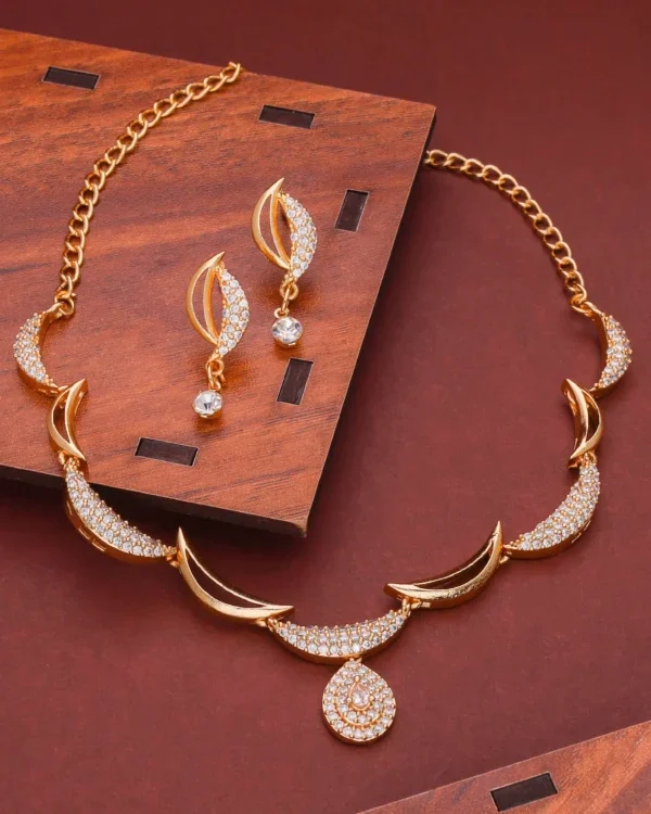 Modern Gold Necklace Set