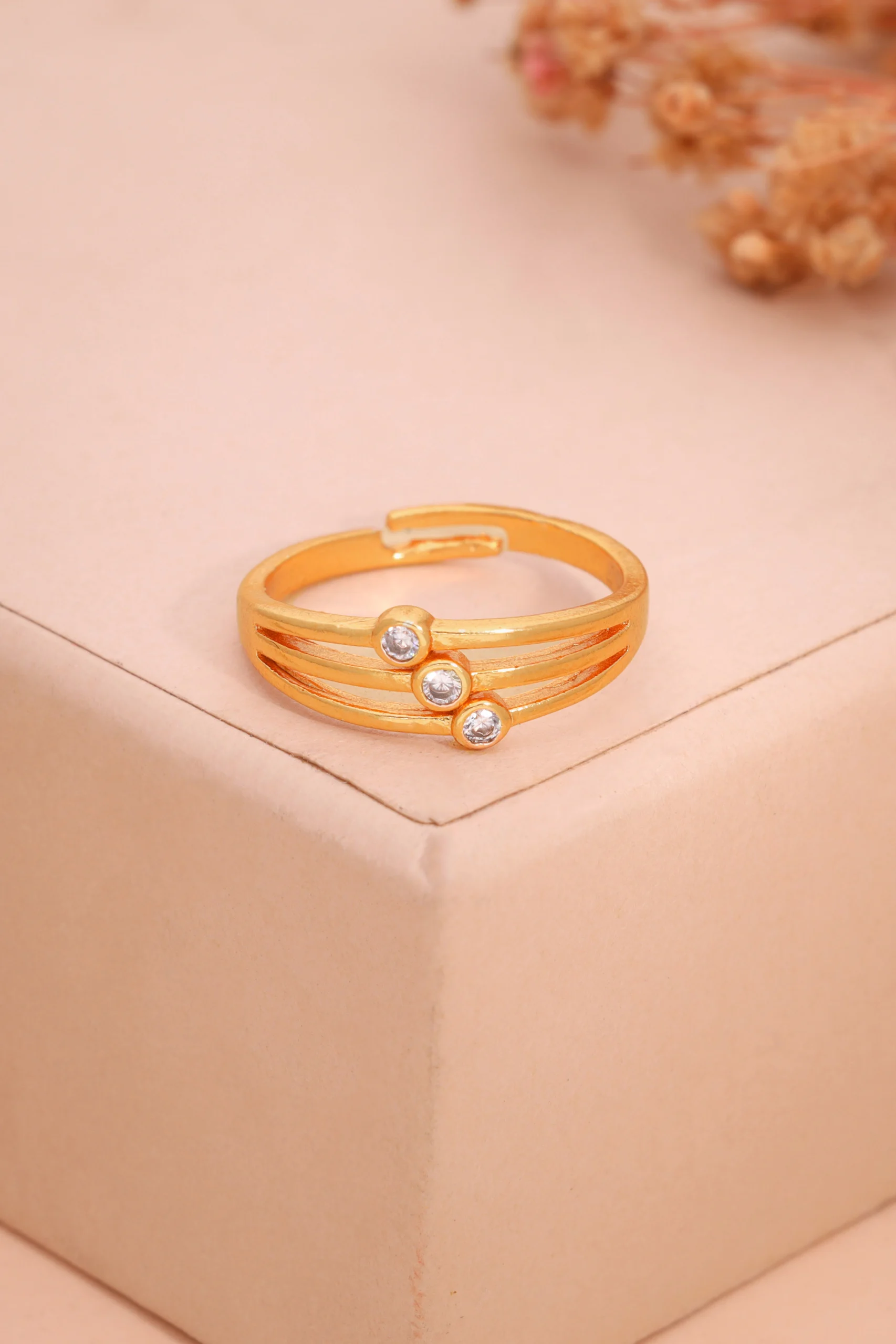 Modern Gold Ring - Image 3