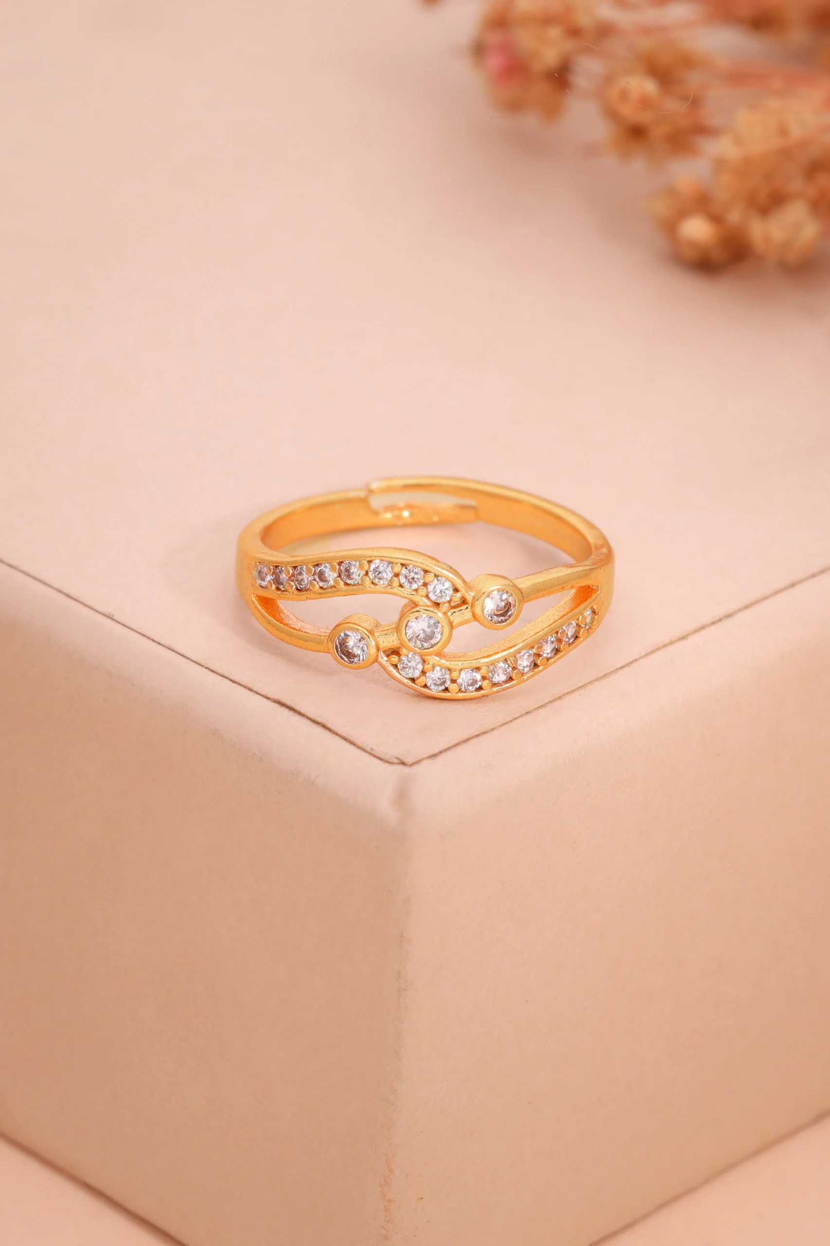 Modern Gold Ring - Image 3