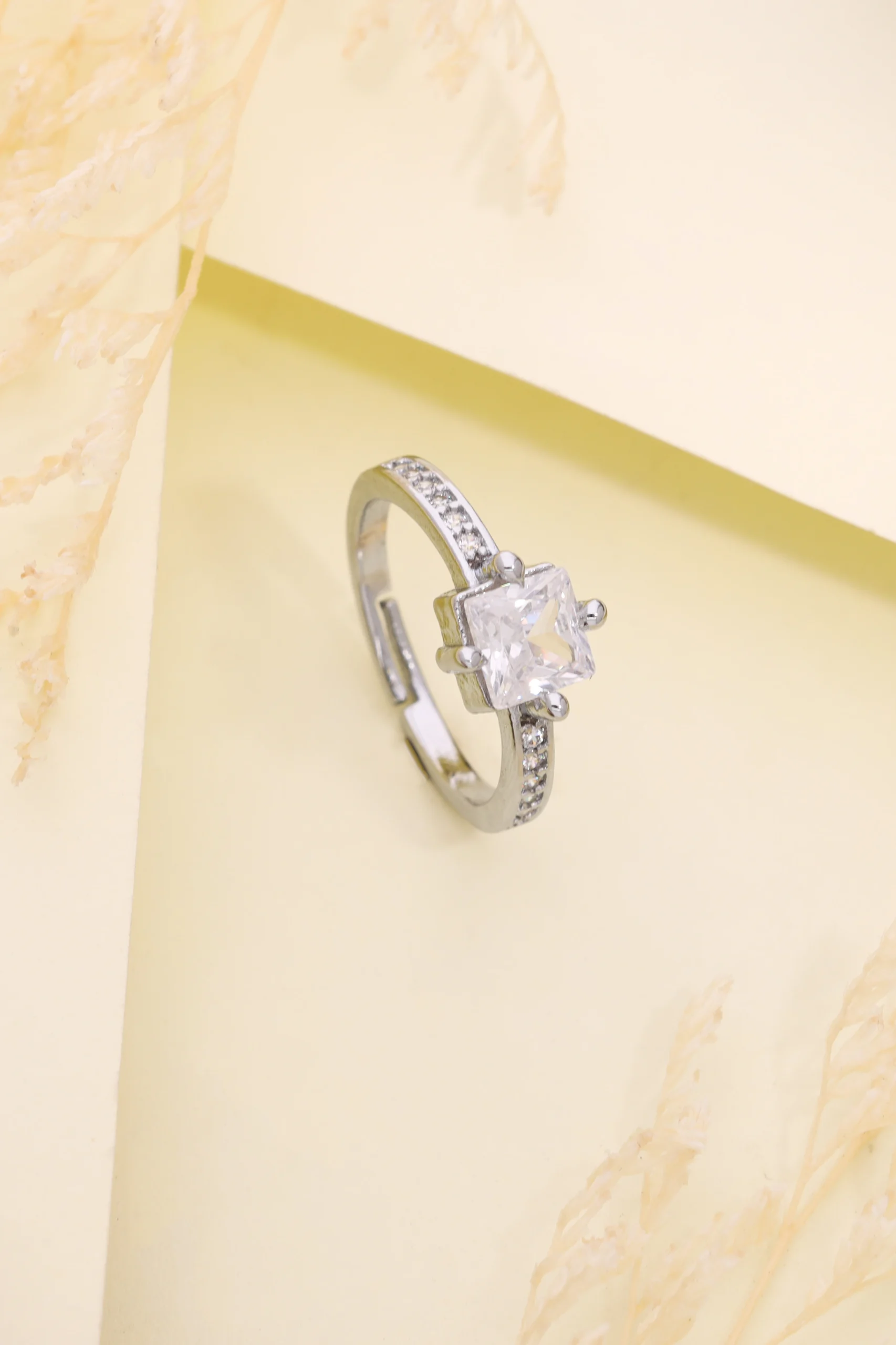 Elegant Silver Ring - Image 3