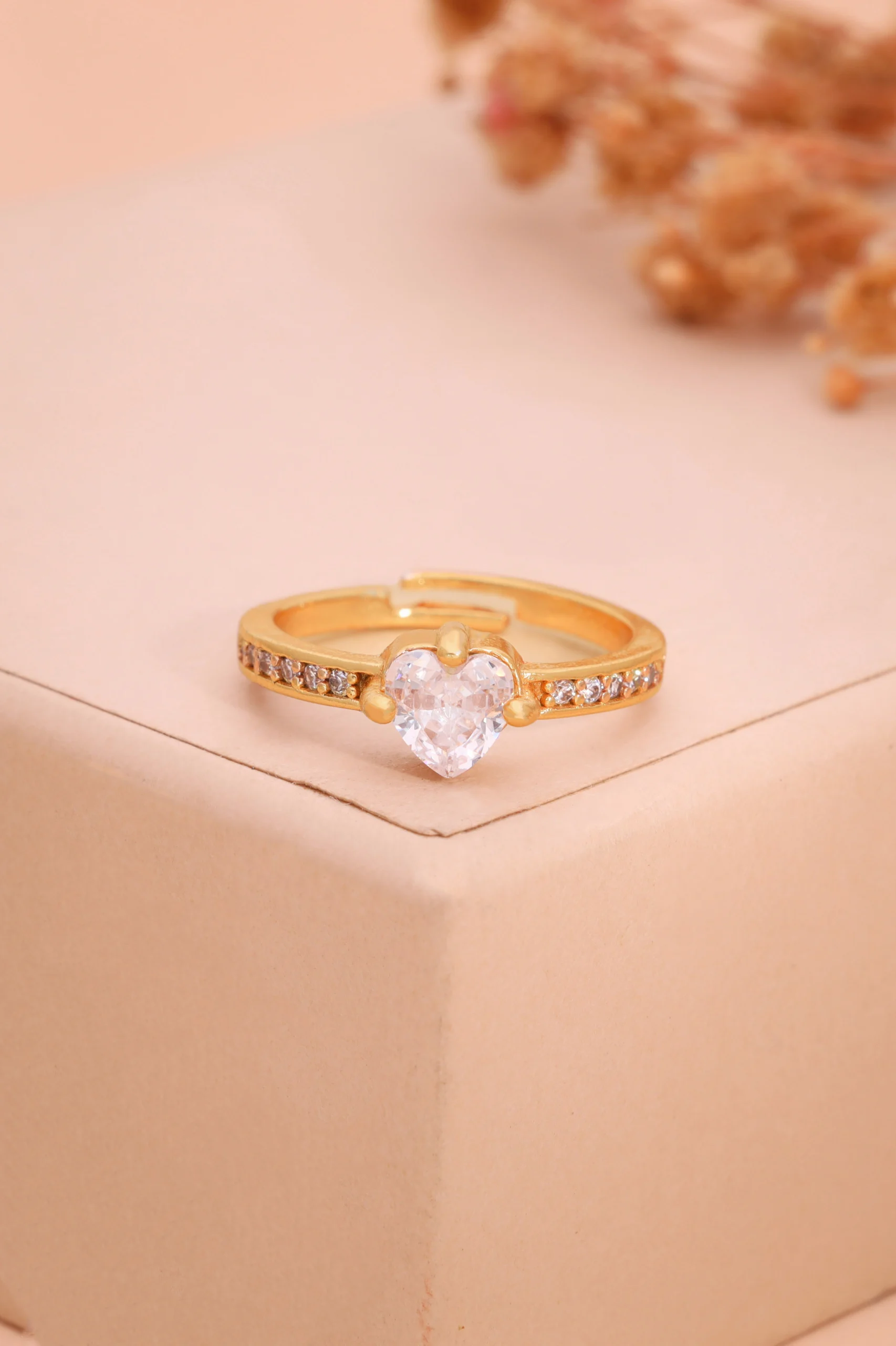 Royal Gold Ring - Image 3
