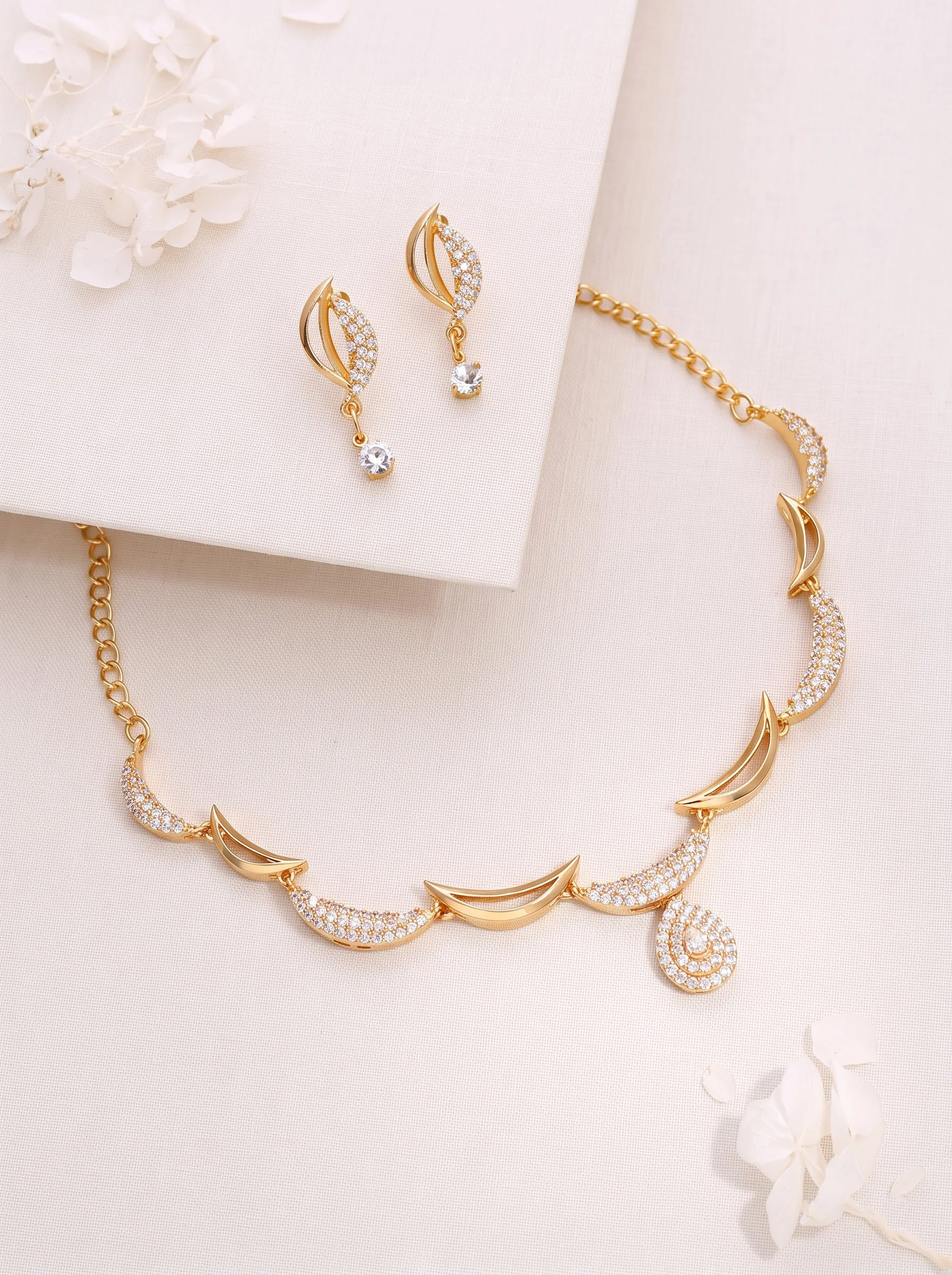 Modern Gold Necklace Set - Image 3