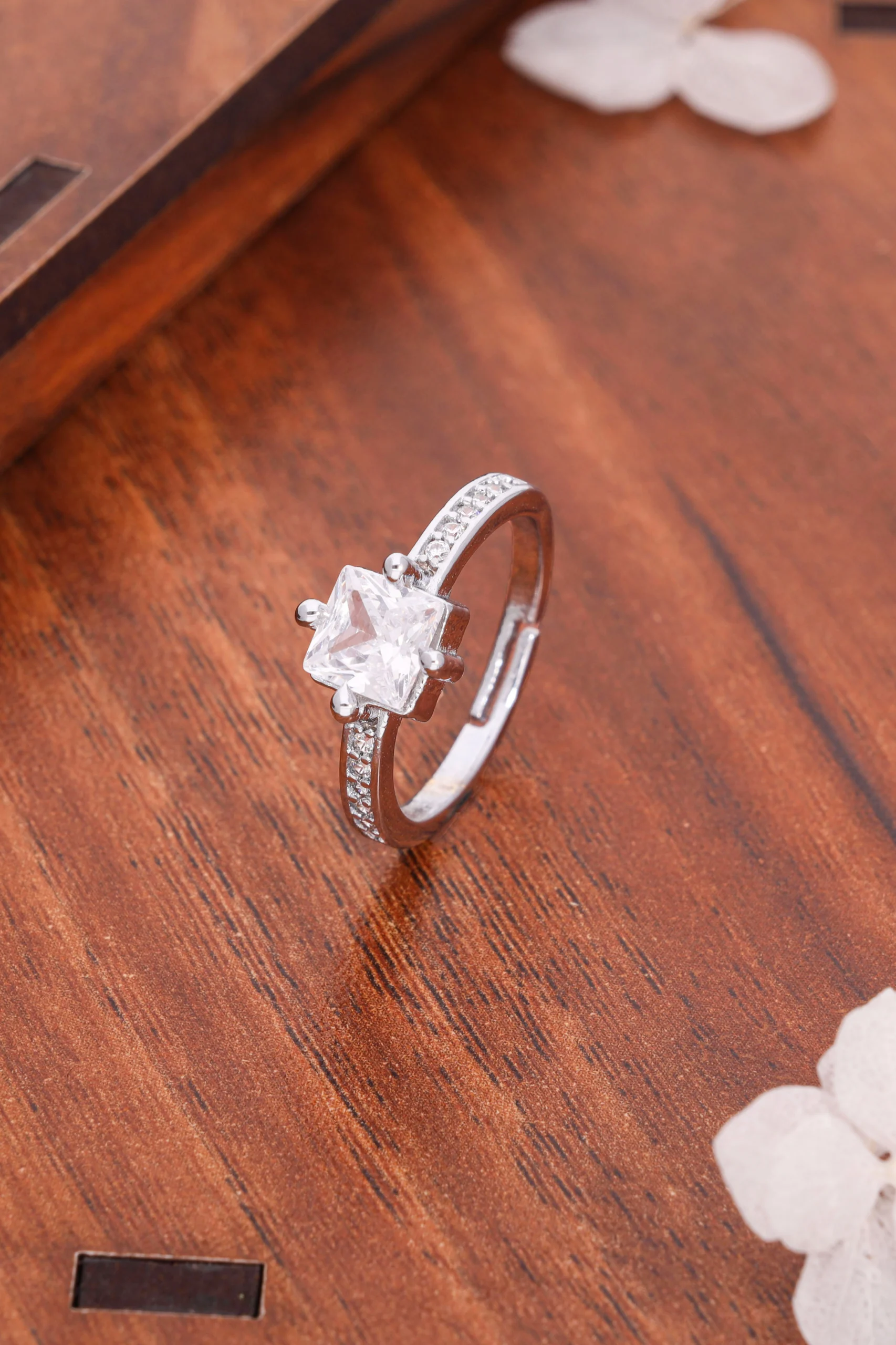 Elegant Silver Ring - Image 5